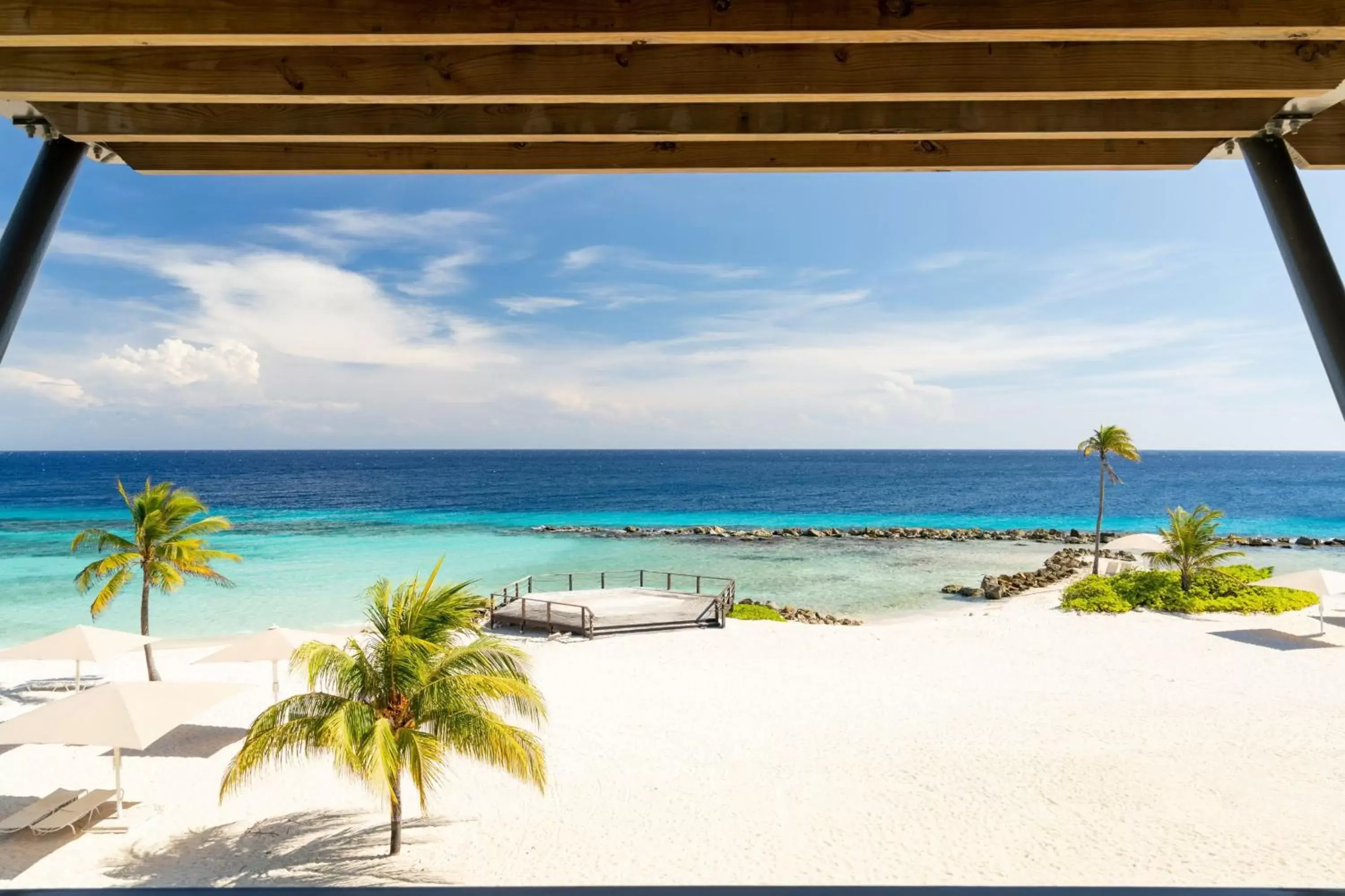 Photo of the whole room, Beach in Curaçao Marriott Beach Resort