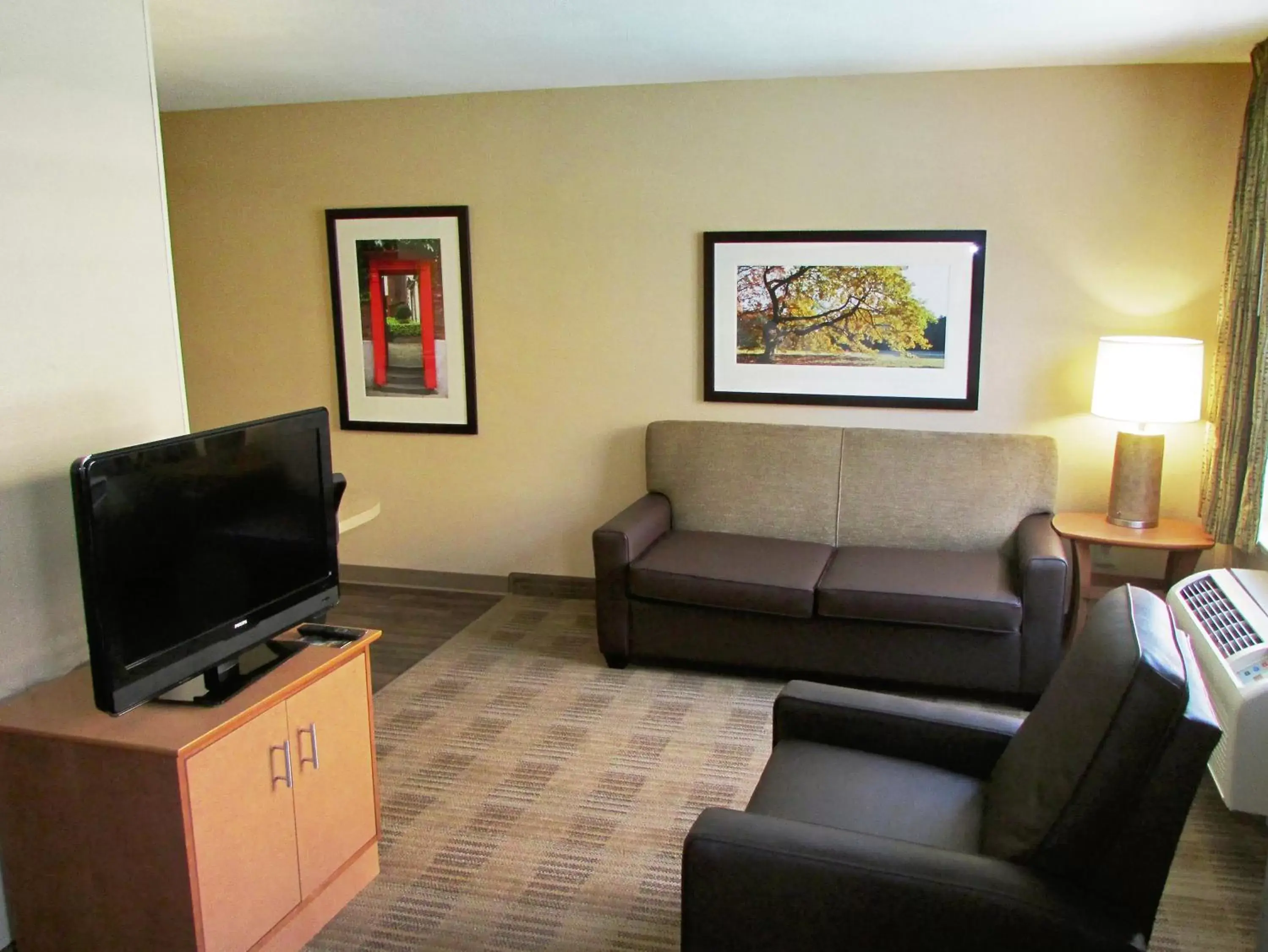 TV and multimedia, TV/Entertainment Center in Extended Stay America Suites - Dallas - Las Colinas - Green Park Dr