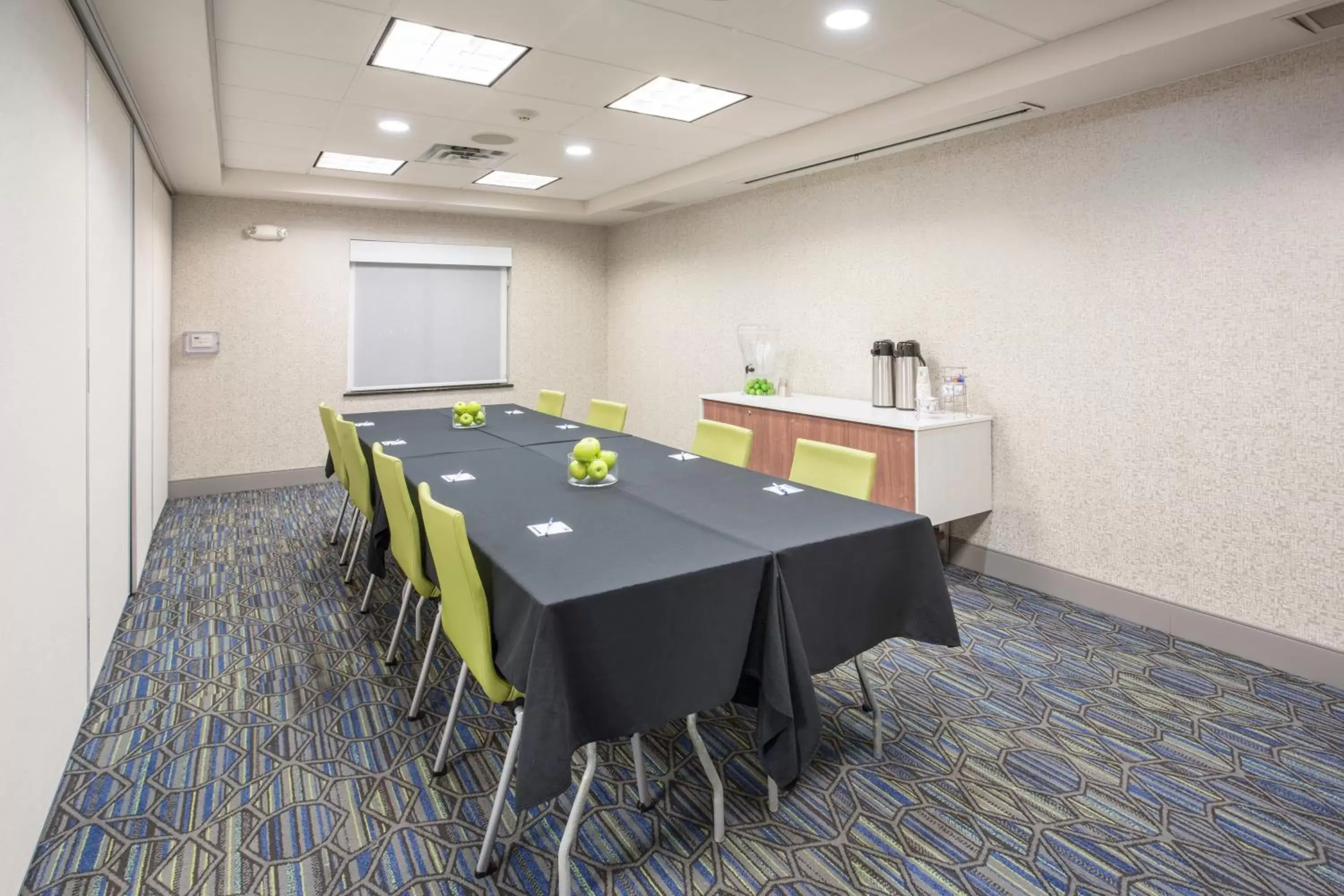 Meeting/conference room in Holiday Inn Express Kansas City - at the Legends!, an IHG Hotel