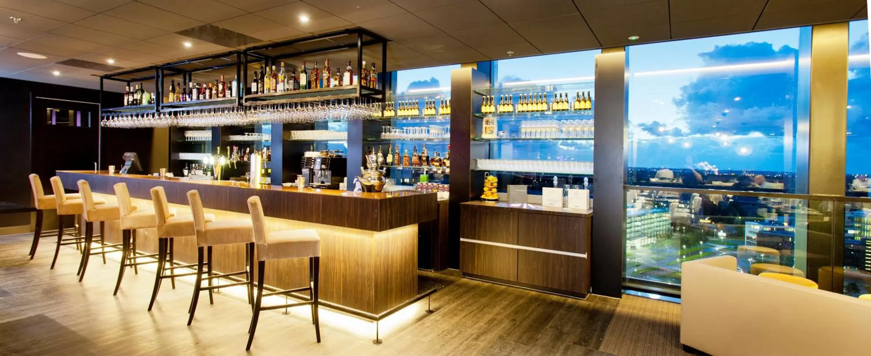 Lounge or bar in Fletcher Wellness-Hotel Leiden Lounge or bar in Fletcher Wellness-Hotel Leiden