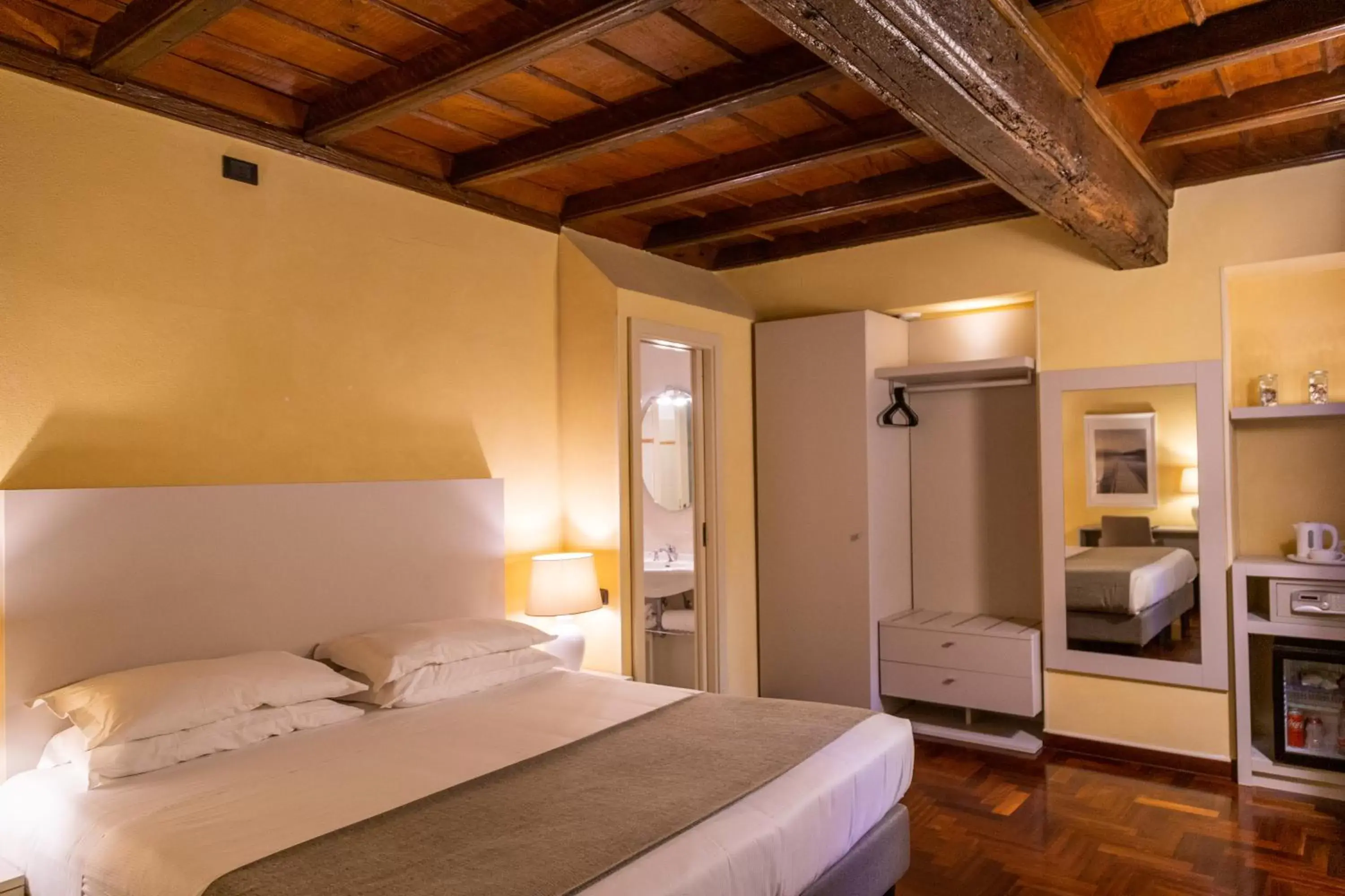 Other, Bed in Hotel Boutique Antiche Mura