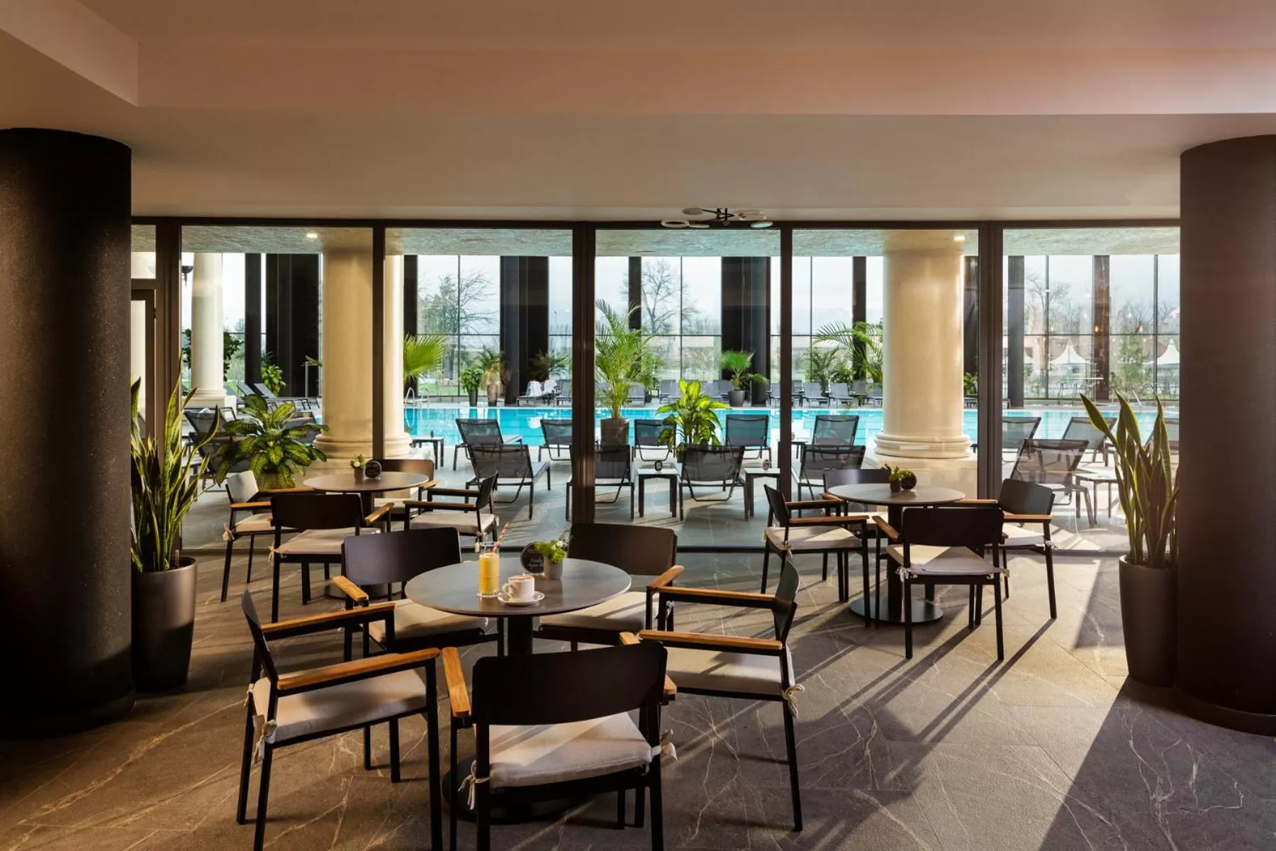 Lounge or bar in Kings' Valley Medical & Spa Hotel