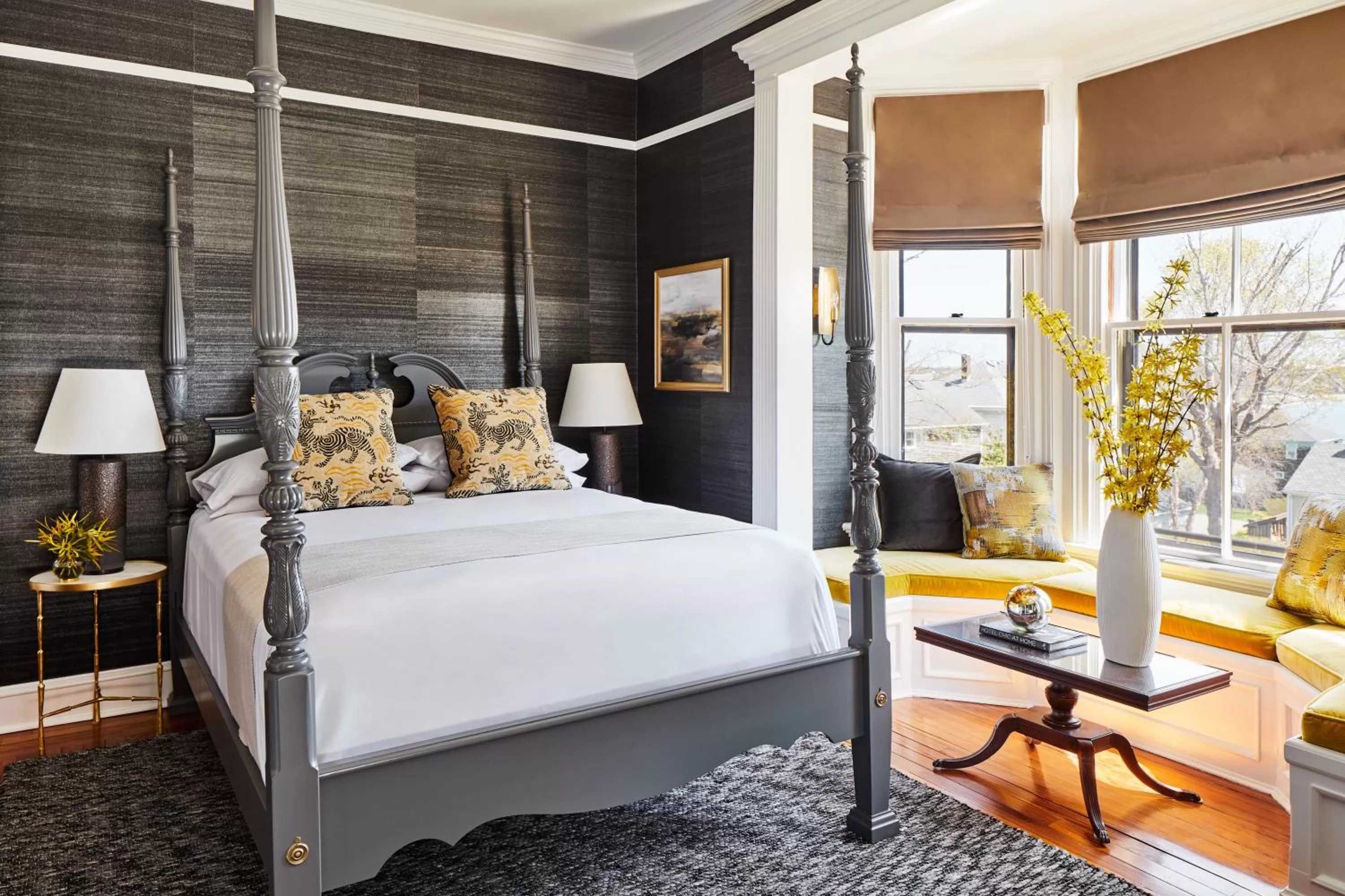 Photo of the whole room, Bed in The Cliffside Inn