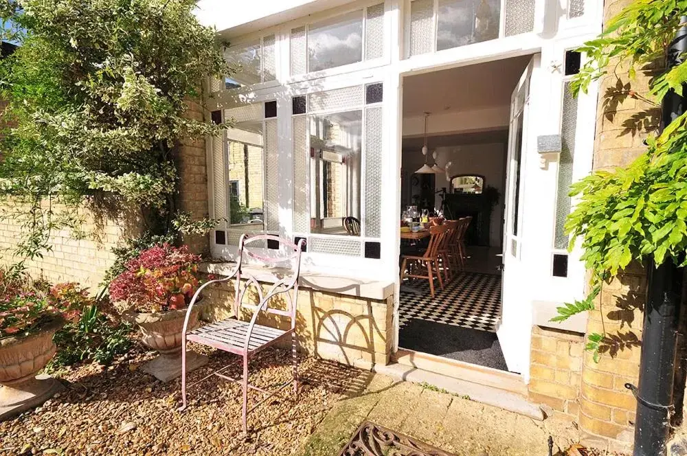 Property building, Patio/Outdoor Area in Poplars Farm