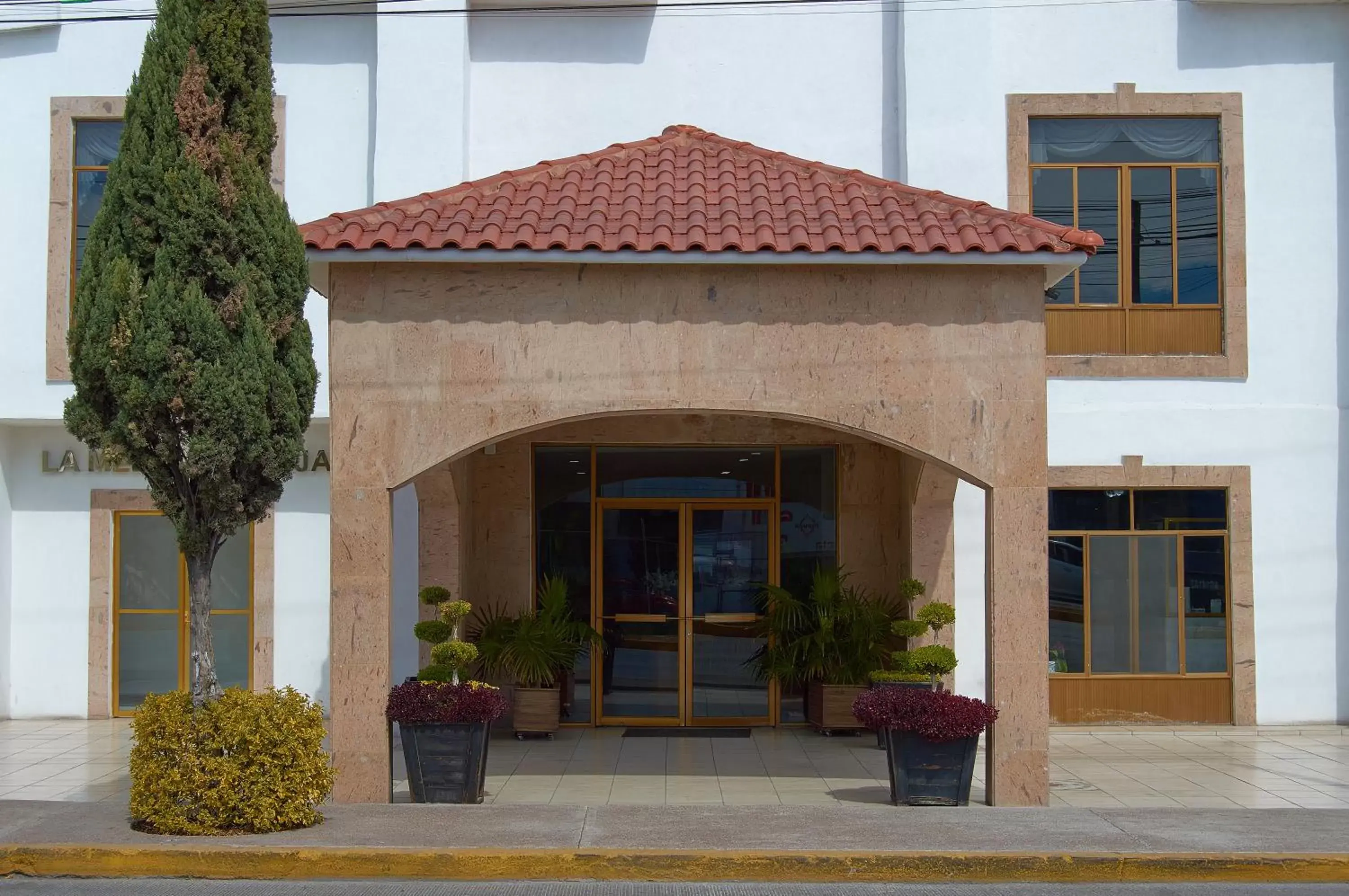 Facade/entrance in Hotel del Alba Inn & Suites