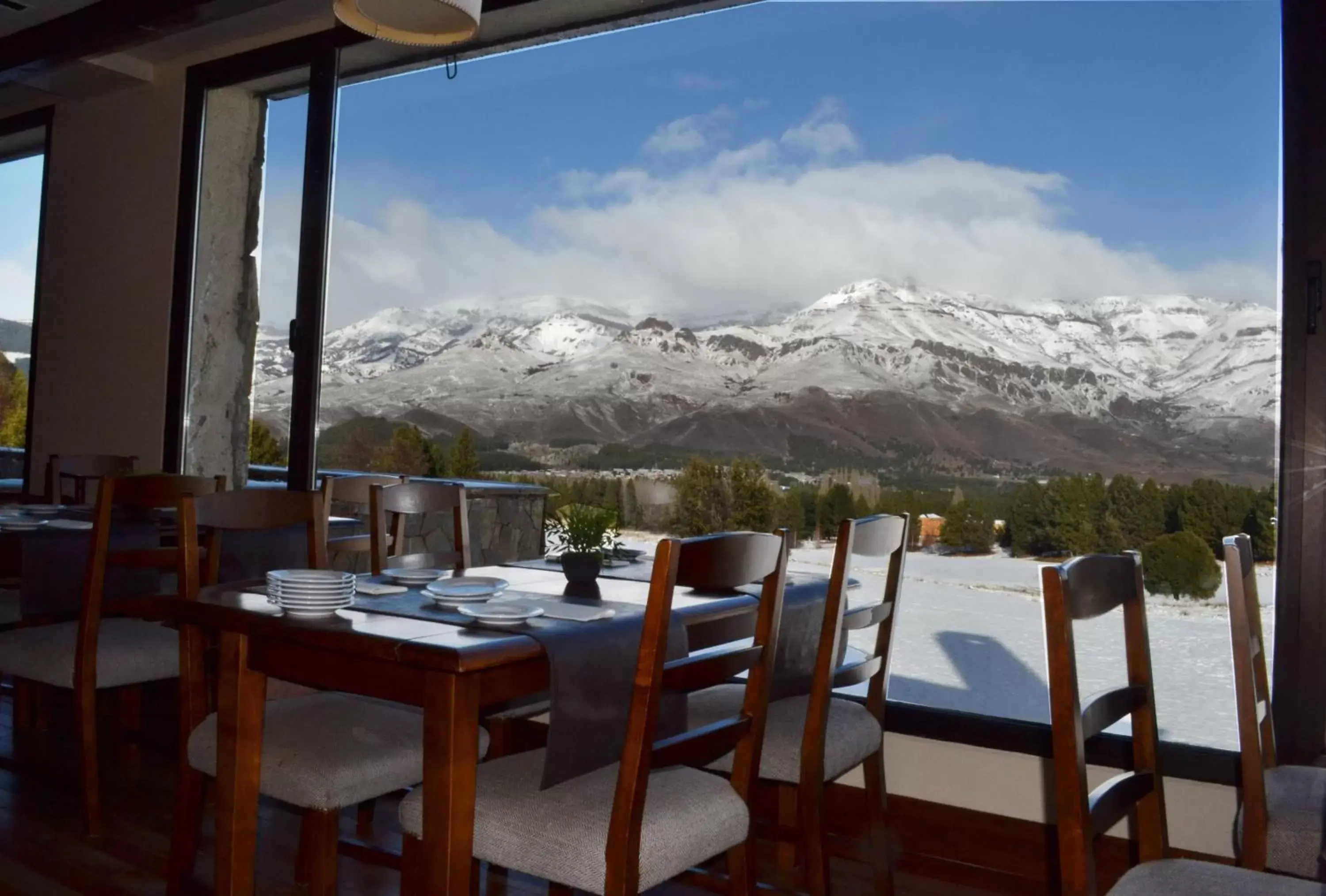 Restaurant/Places to Eat in Loi Suites Chapelco Hotel