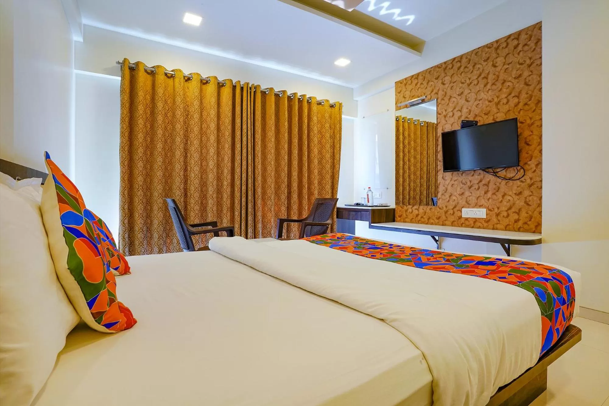 Communal lounge/ TV room, Bed in FabHotel Ramjis Residency