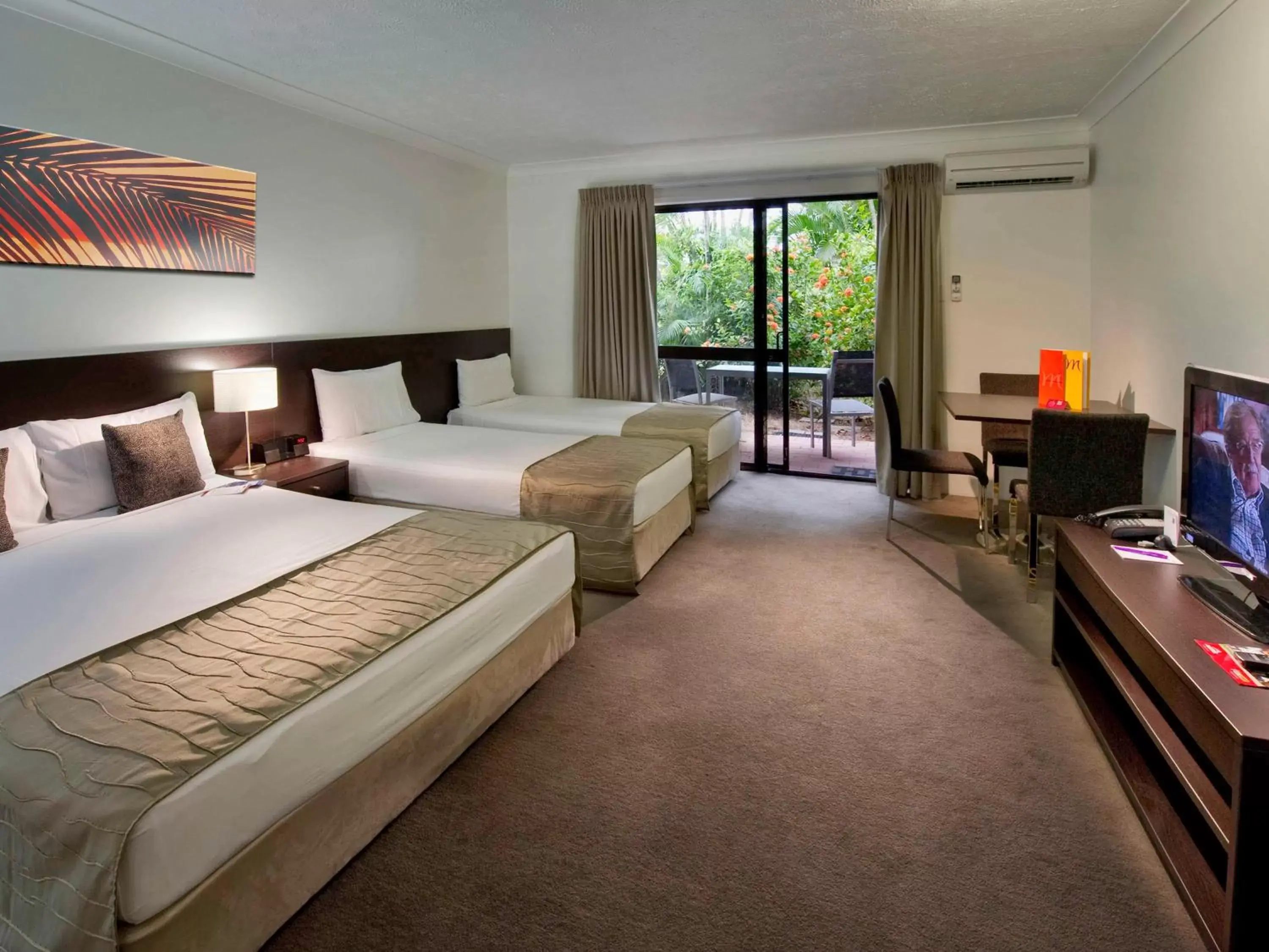 Bedroom in Mercure Townsville