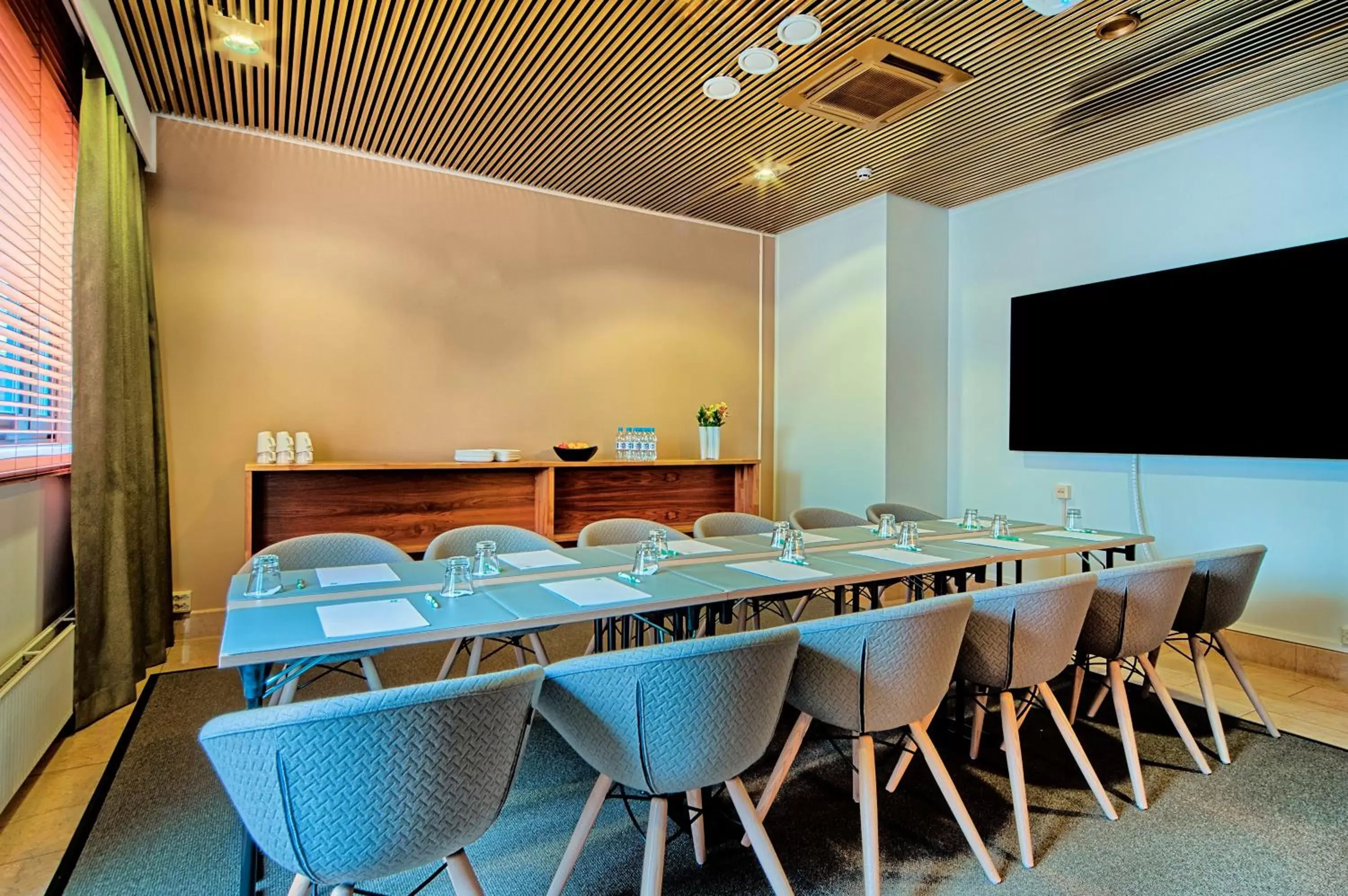 Meeting/conference room, Business Area/Conference Room in Holiday Inn Helsinki-Vantaa Airport, an IHG Hotel