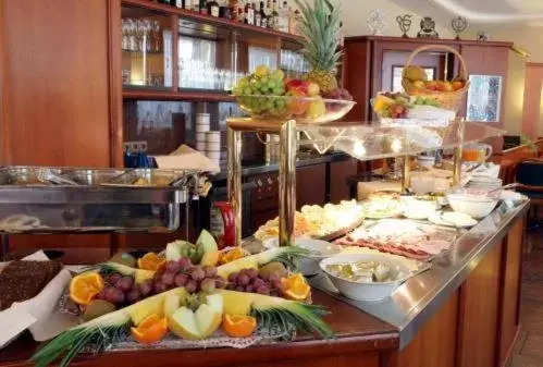 Restaurant/places to eat in Hotel Carmen Restaurant/places to eat in Hotel Carmen