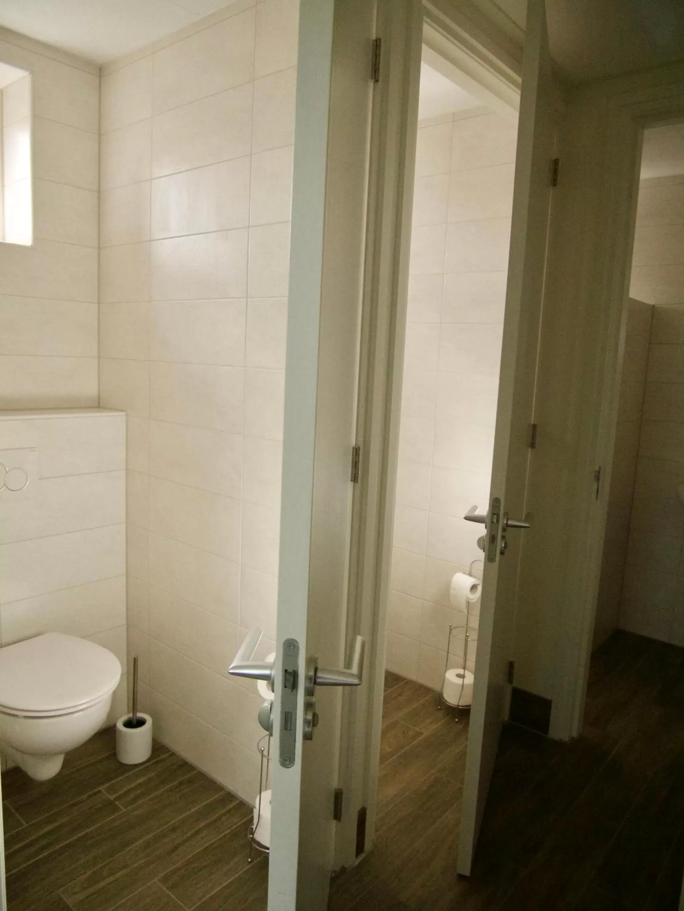 Toilet, Bathroom in B&B “Te Warskip bij BlokVis”