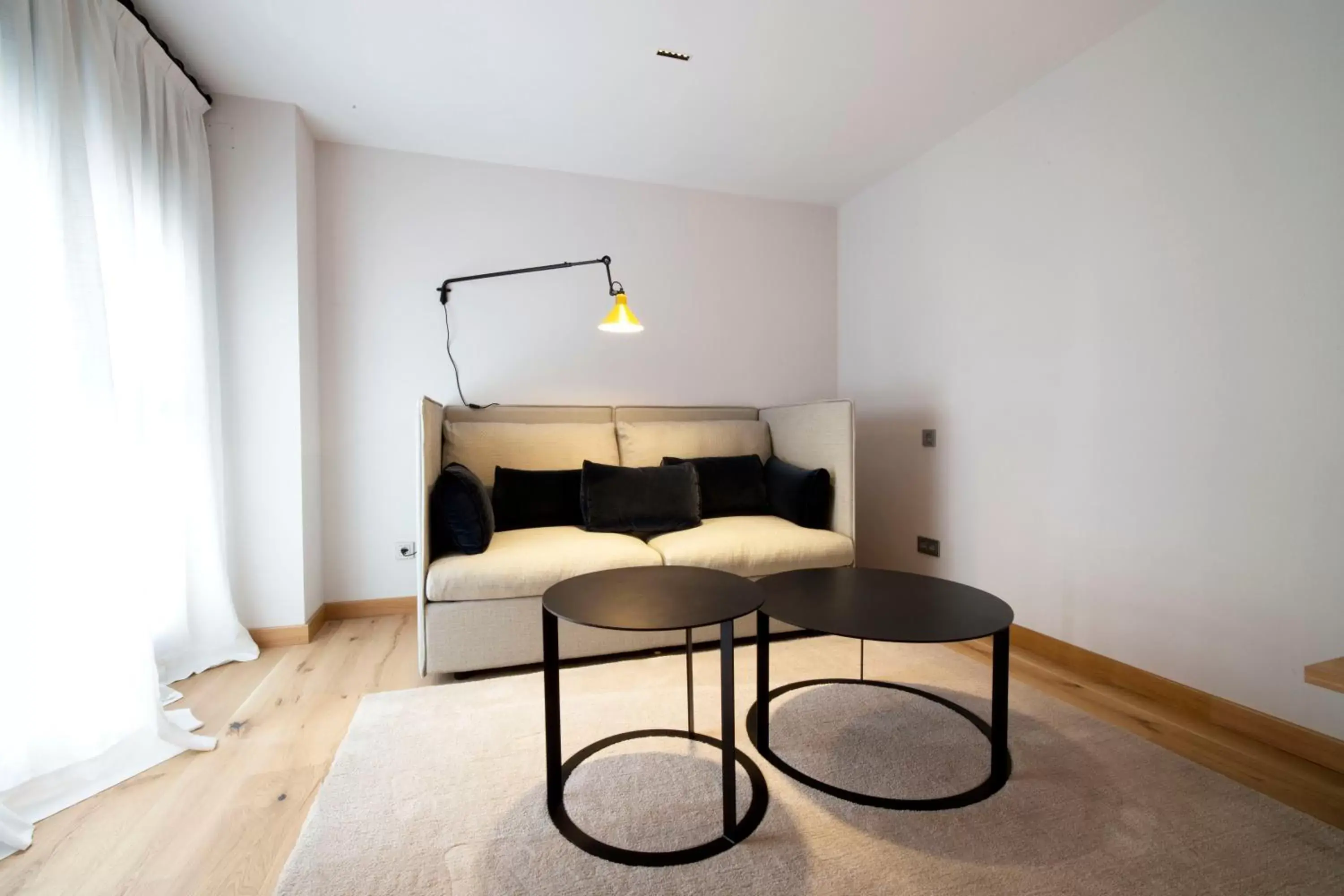 Seating area, Bed in Zenit Sevilla Seating area, Bed in Zenit Sevilla