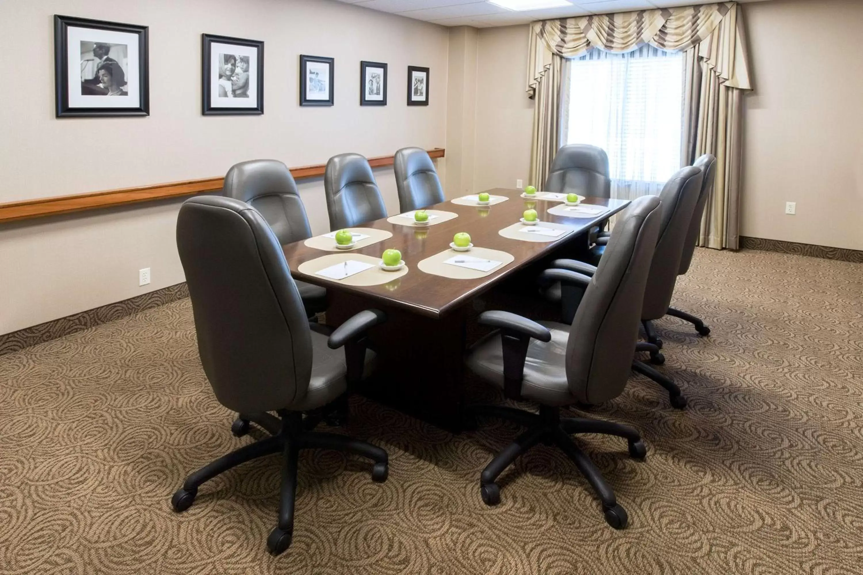 Meeting/conference room in Hampton Inn Boston-Norwood