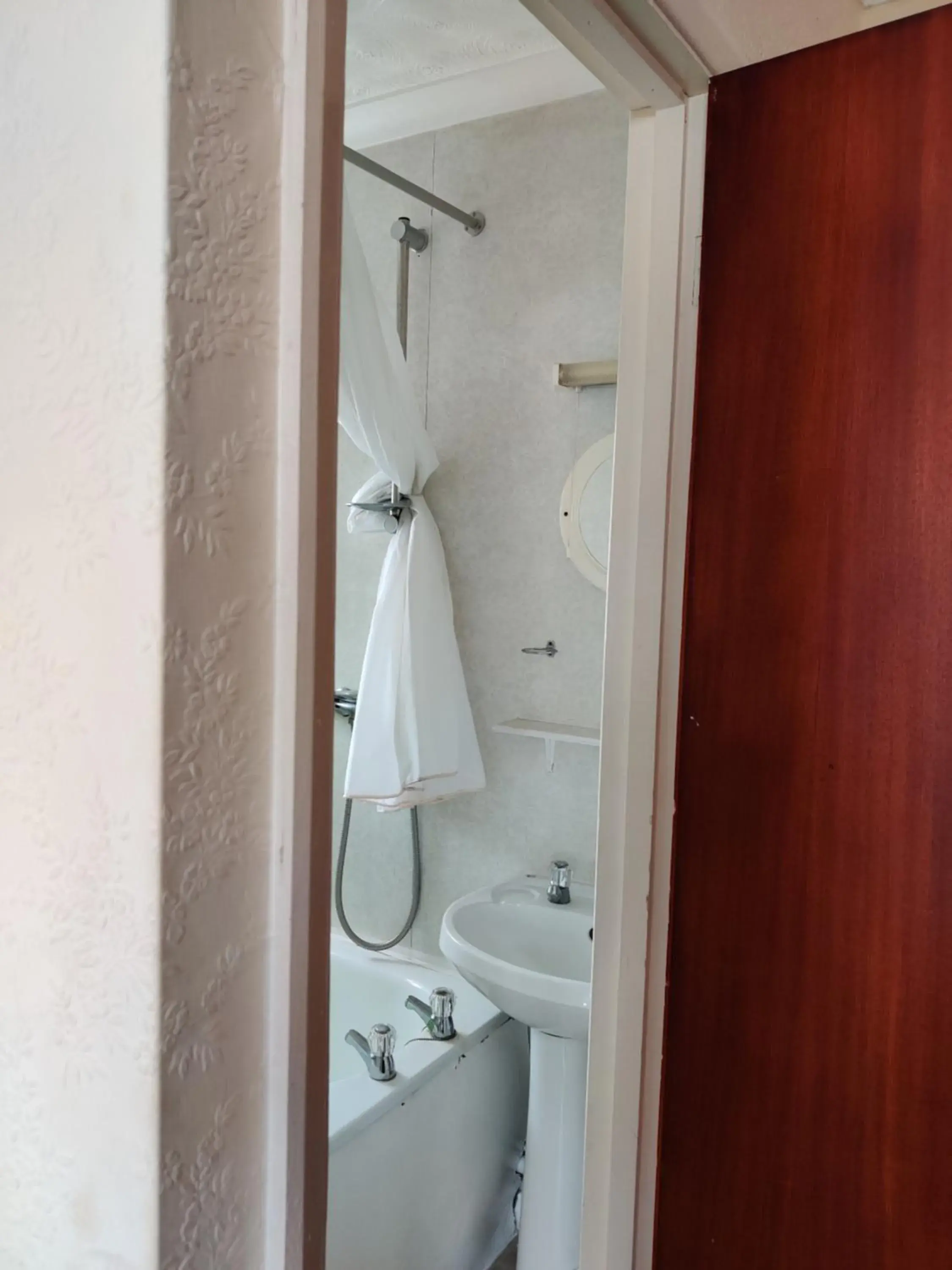 Bathroom in Inglewood Palm Hotel, Abbey Sands Torquay