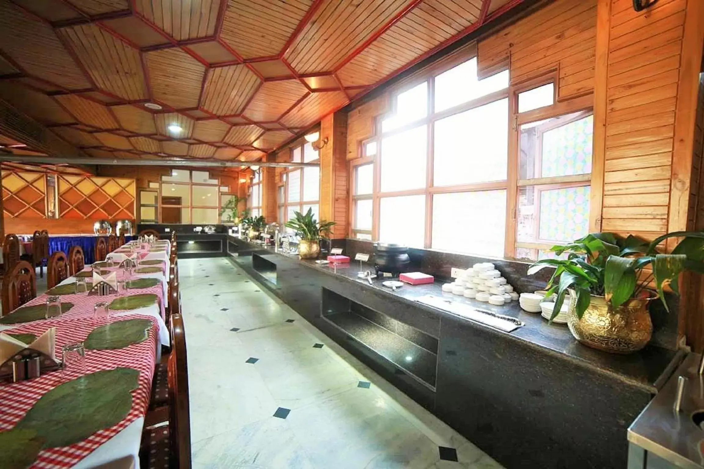 Restaurant/Places to Eat in The Manali Inn