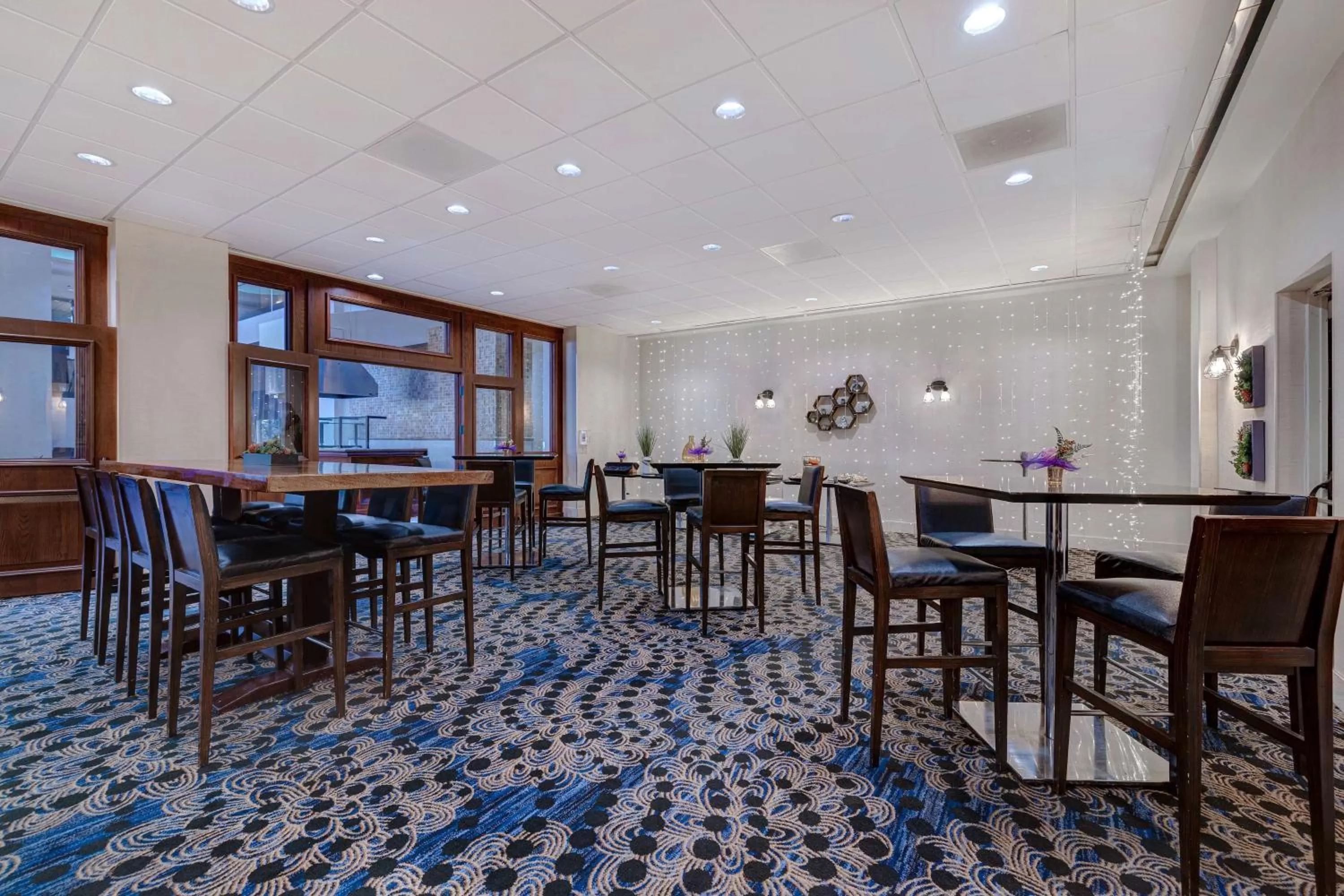 Restaurant/places to eat in Embassy Suites by Hilton Santa Clara Silicon Valley