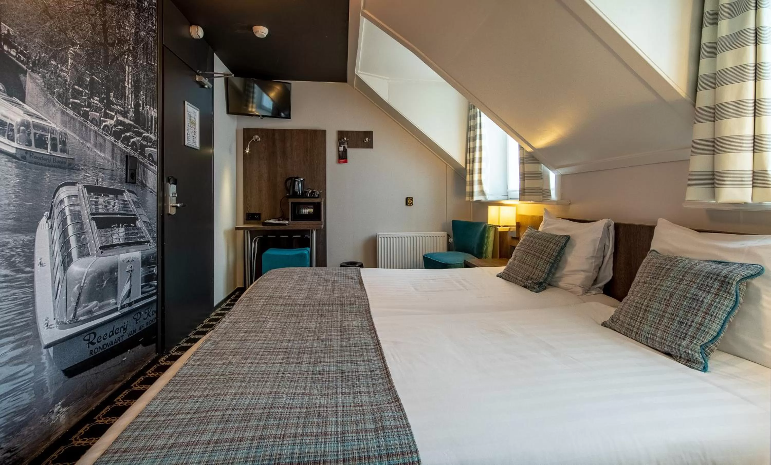 Photo of the whole room, Bed in Hotel Cornelisz