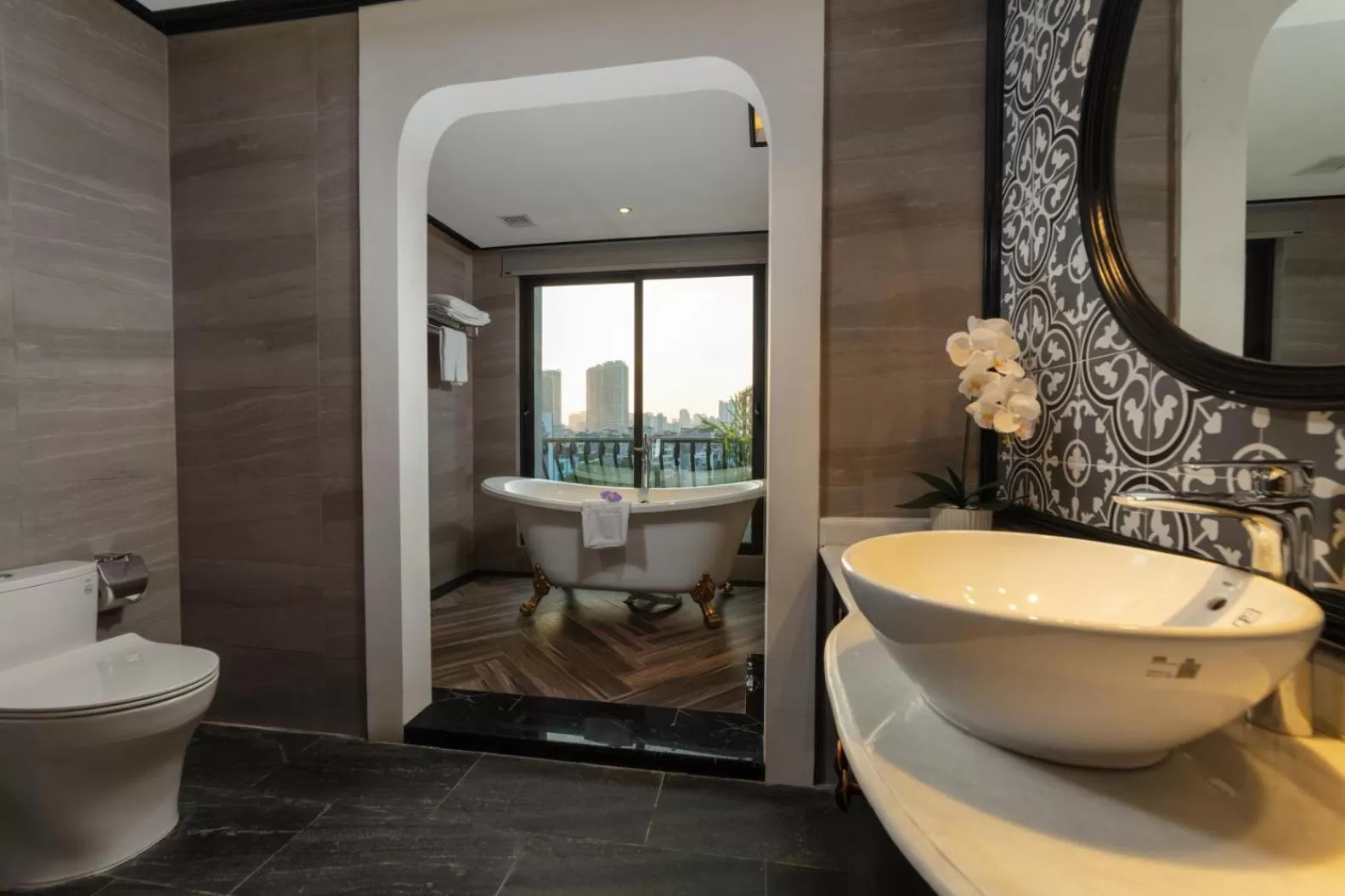 Shower in FTE Ba Dinh Hotel