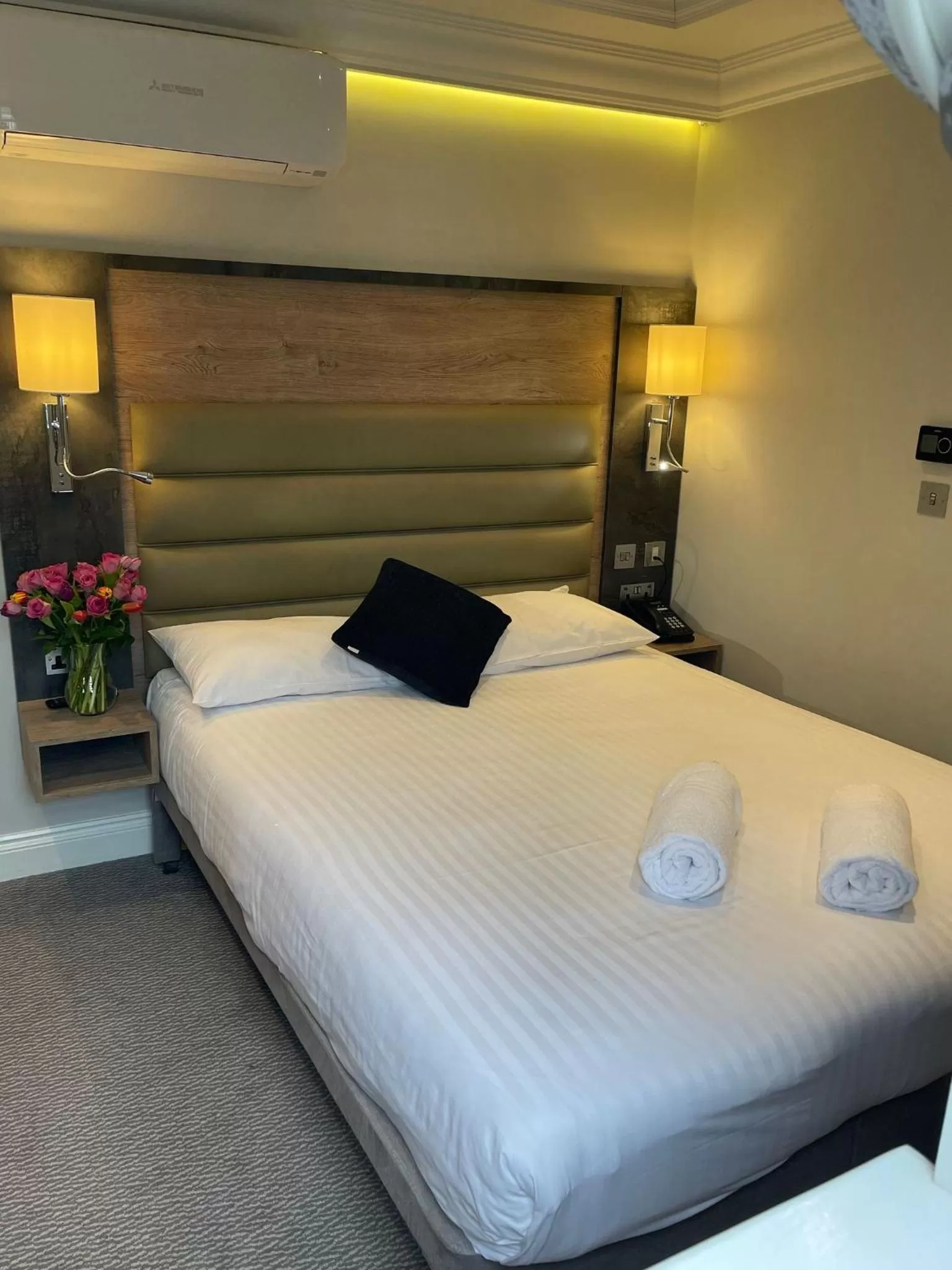 Bed in Best Western Buckingham Palace Rd