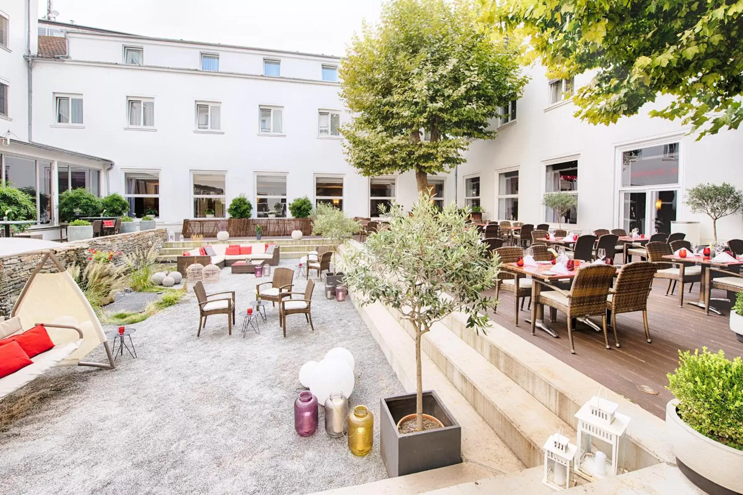 Balcony/Terrace, Restaurant/Places to Eat in Leonardo Royal Hotel Mannheim