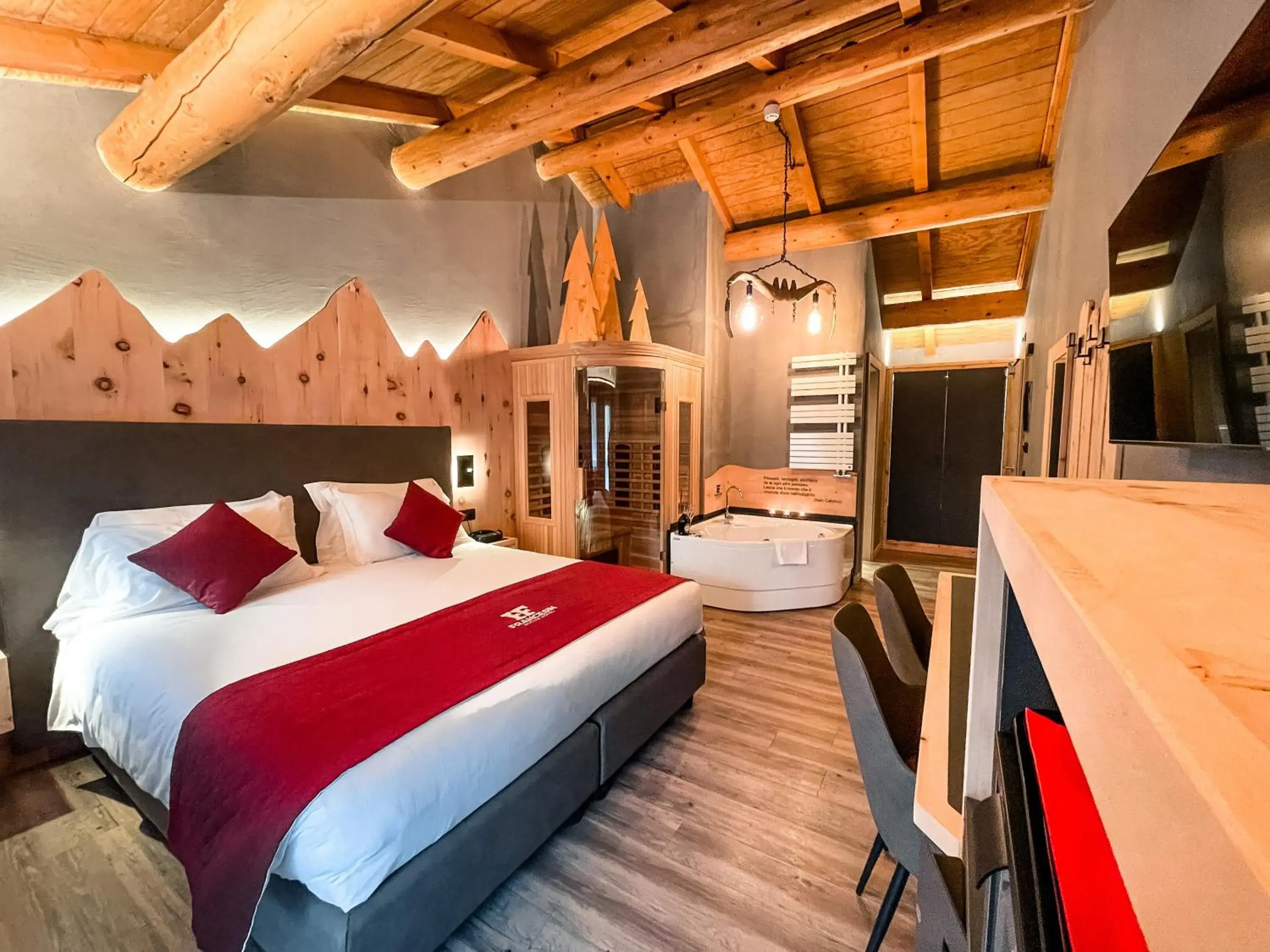 Double Room with Spa Bath in Francesin Active Hotel Double Room with Spa Bath in Francesin Active Hotel