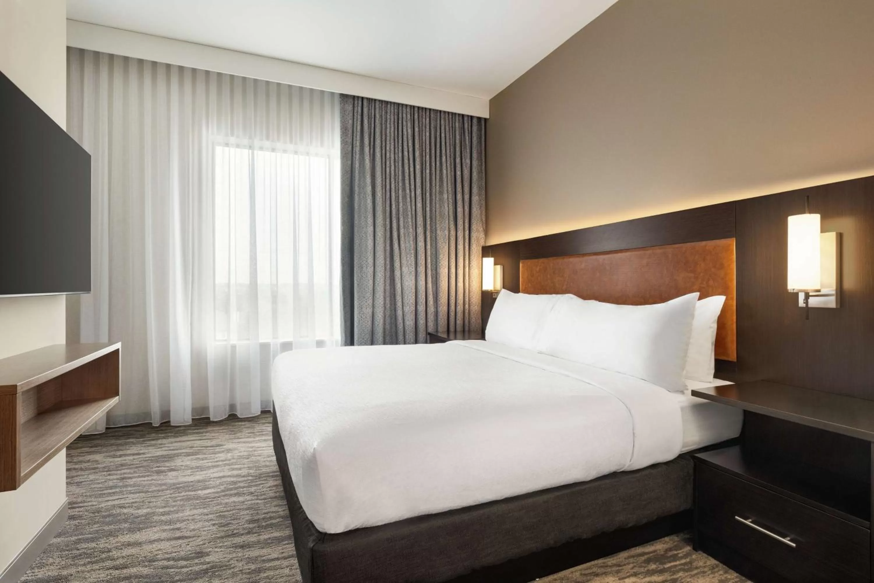 Bed in Embassy Suites by Hilton Round Rock