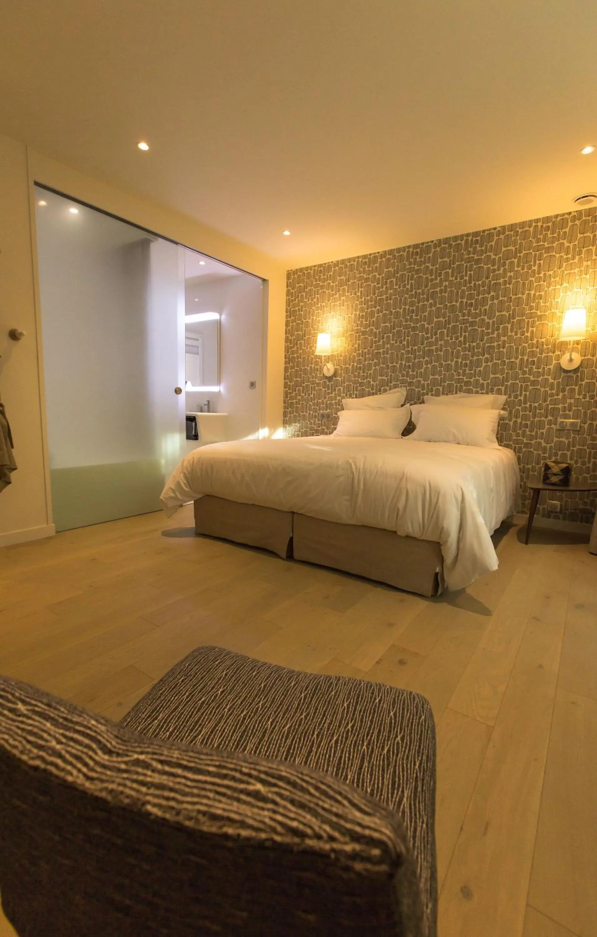 Photo of the whole room, Bed in Eden Lodge Paris