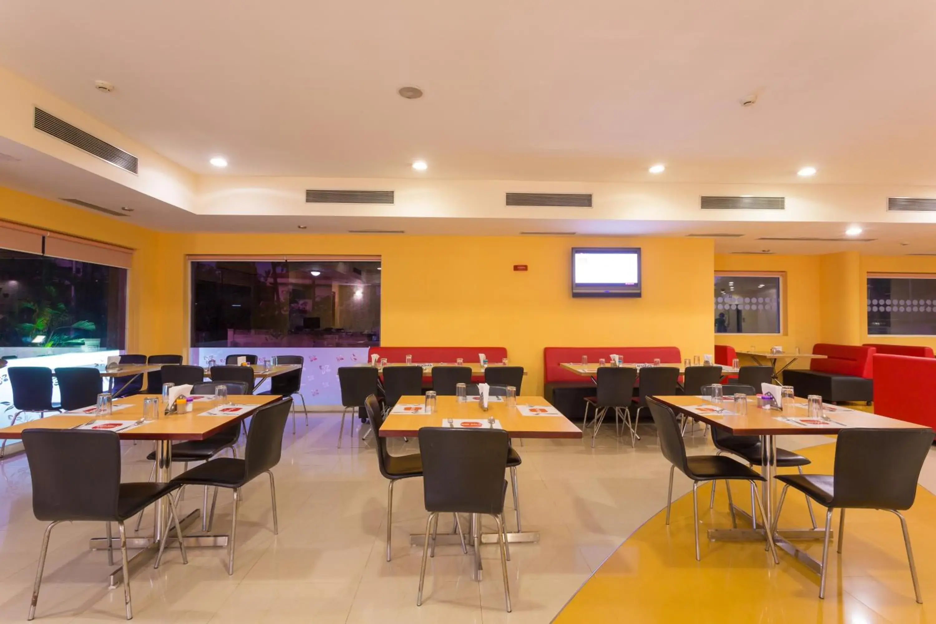 Restaurant/Places to Eat in Ginger Hotel Mangalore