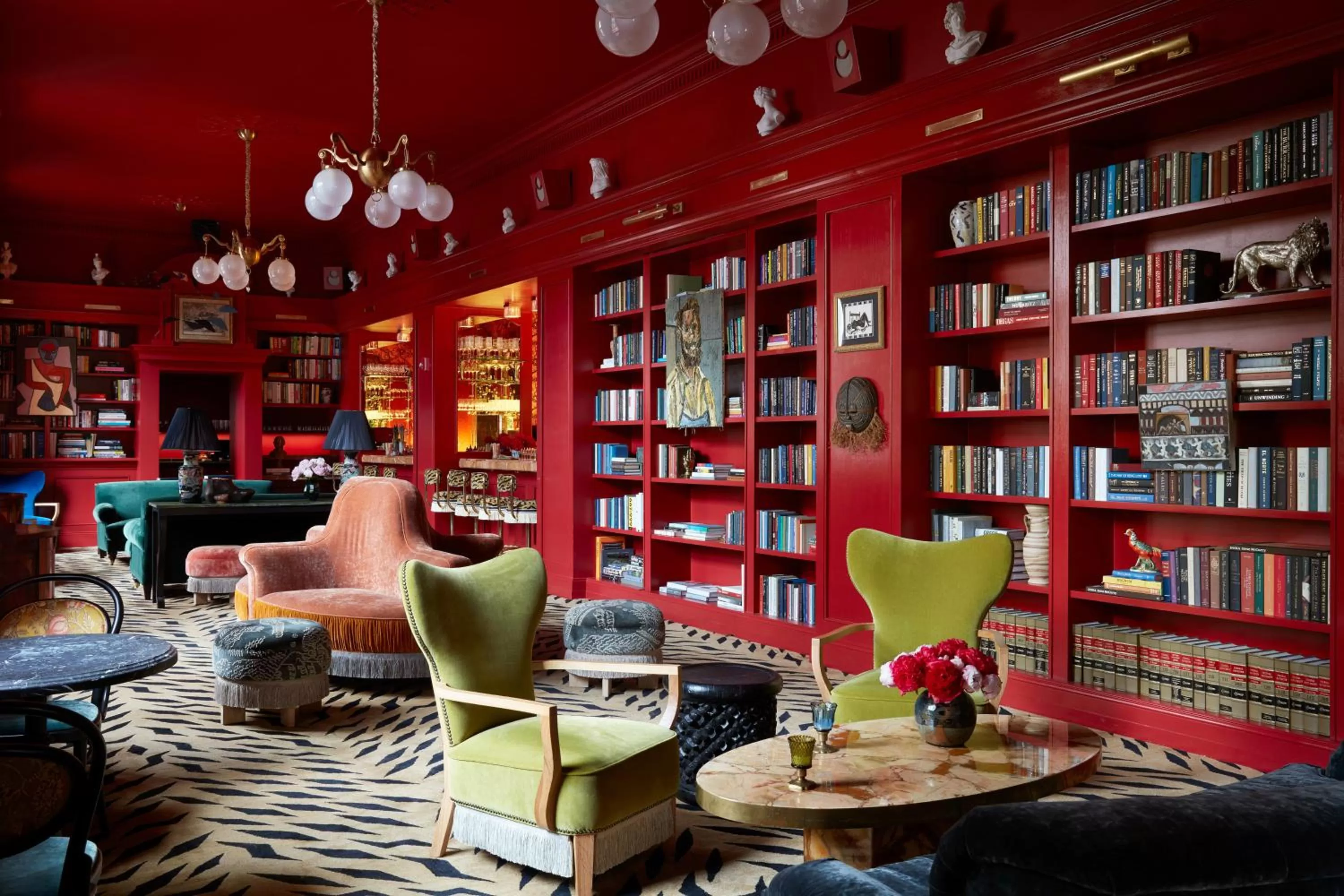 Library in Maison de la Luz