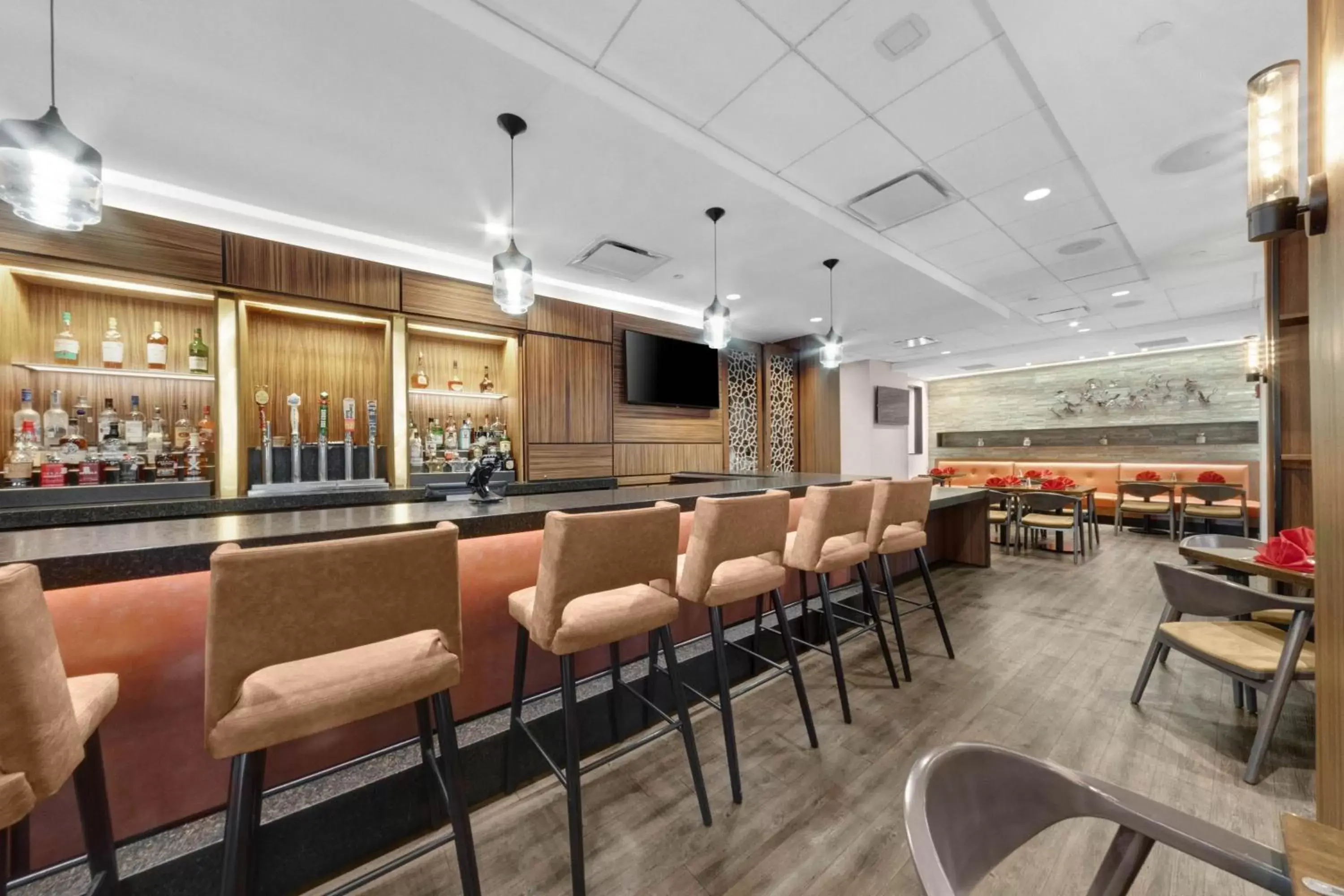 Restaurant/places to eat, Lounge/Bar in Houston Marriott North