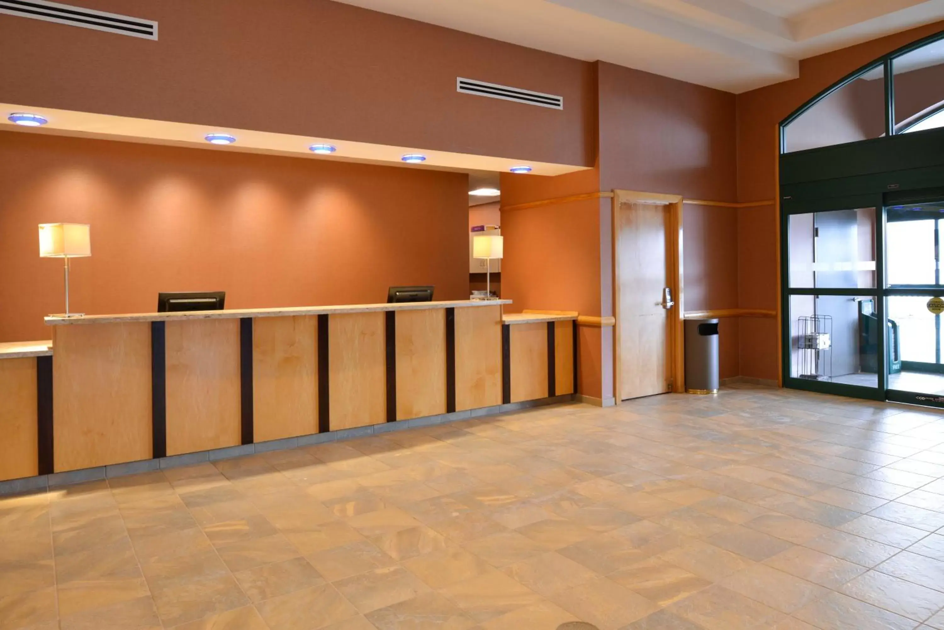 Property building, Lobby/Reception in Holiday Inn Express Breezewood, an IHG Hotel