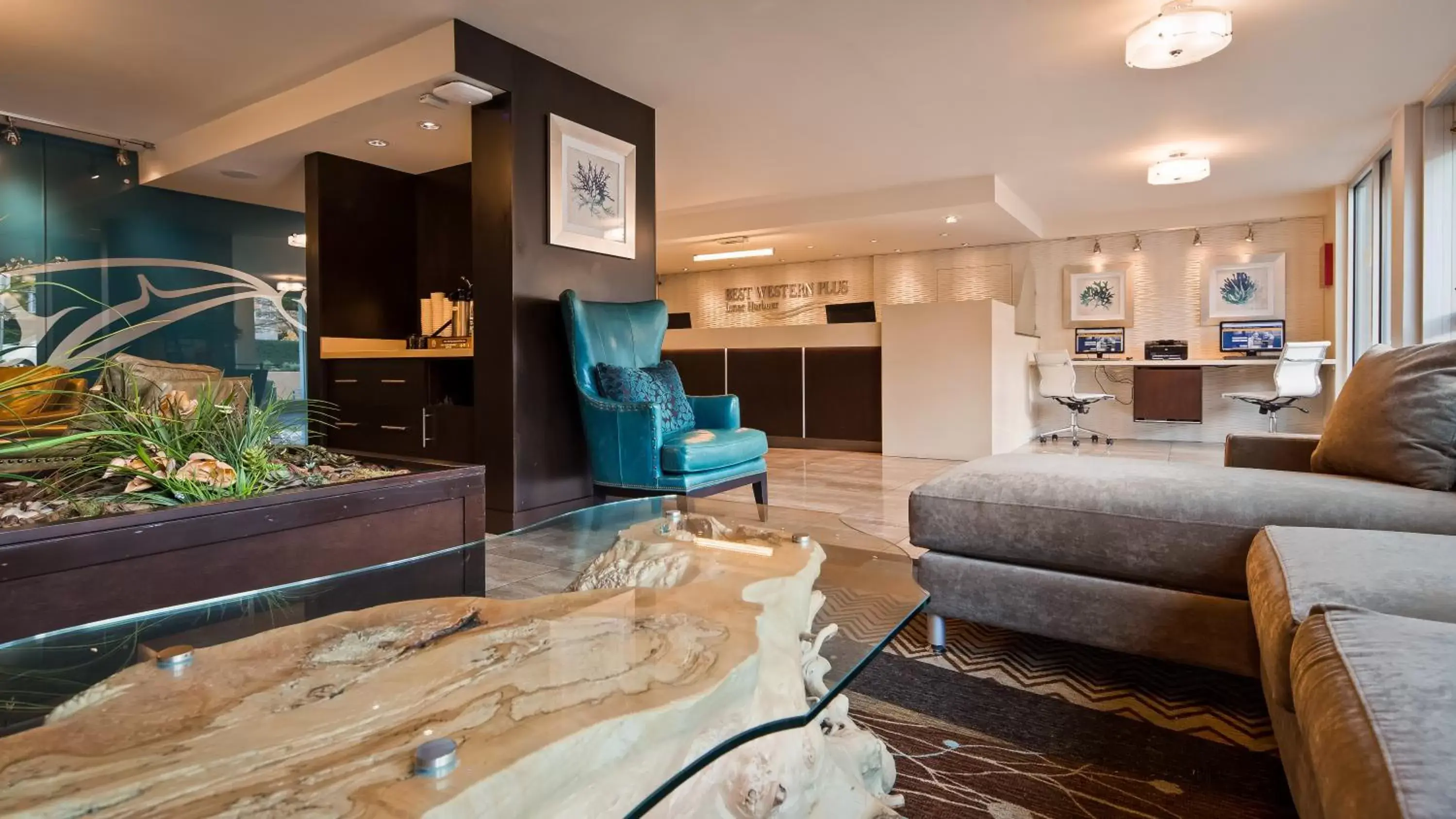 Lobby or reception in Best Western PLUS Inner Harbour Hotel Lobby or reception in Best Western PLUS Inner Harbour Hotel