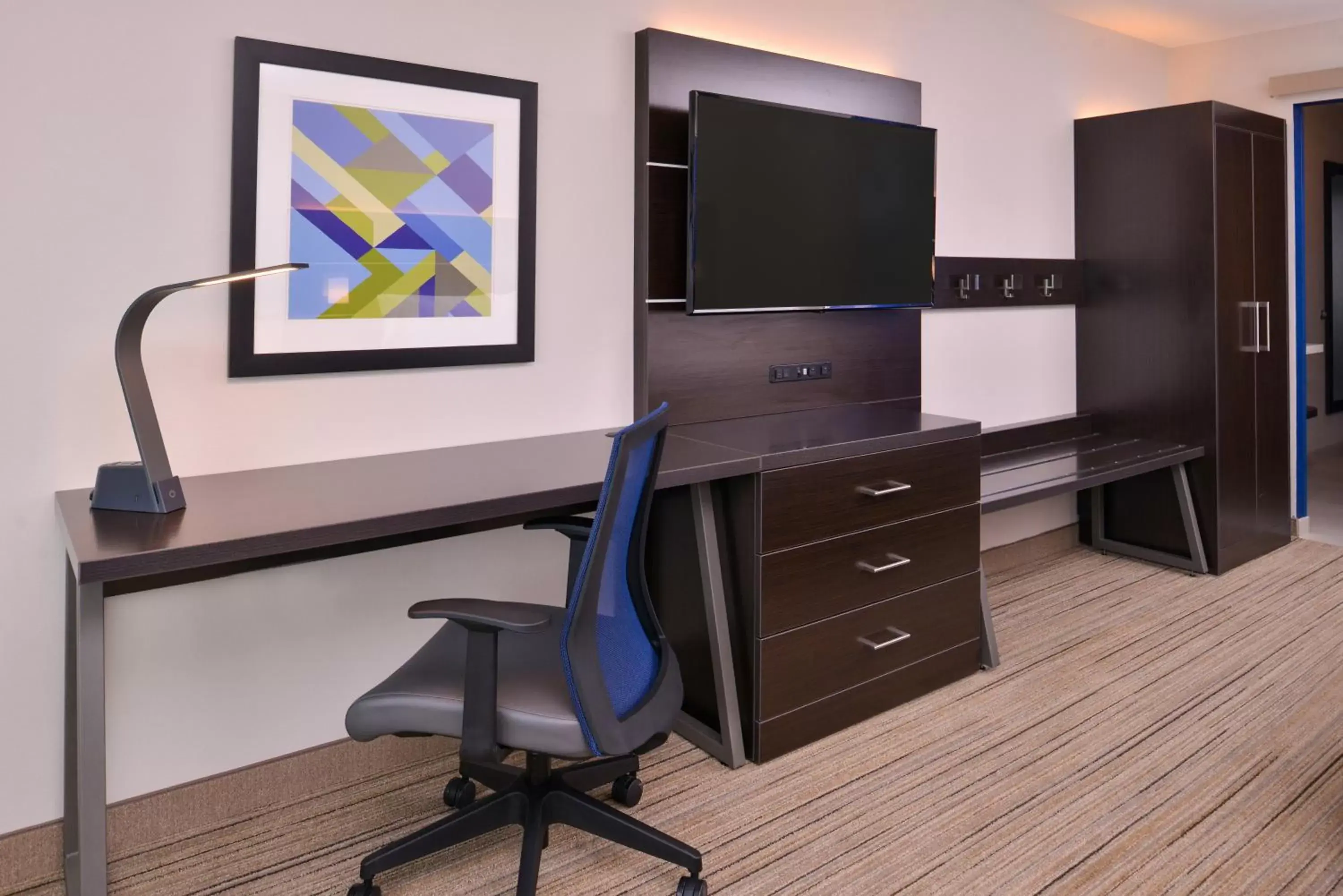 Photo of the whole room, TV/Entertainment Center in Holiday Inn Express & Suites - Olathe West, an IHG Hotel