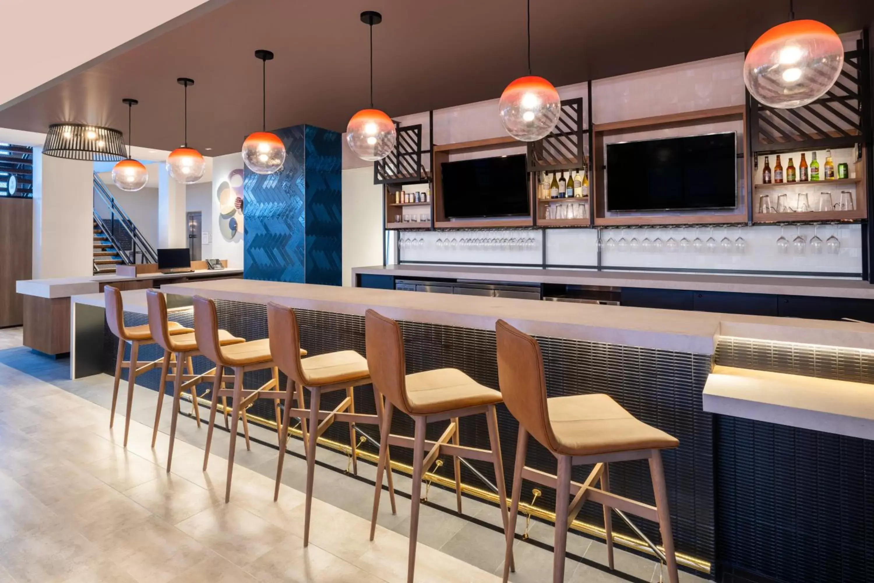 Restaurant/places to eat, Lounge/Bar in Atwell Suites - DENVER AIRPORT TOWER ROAD, an IHG Hotel
