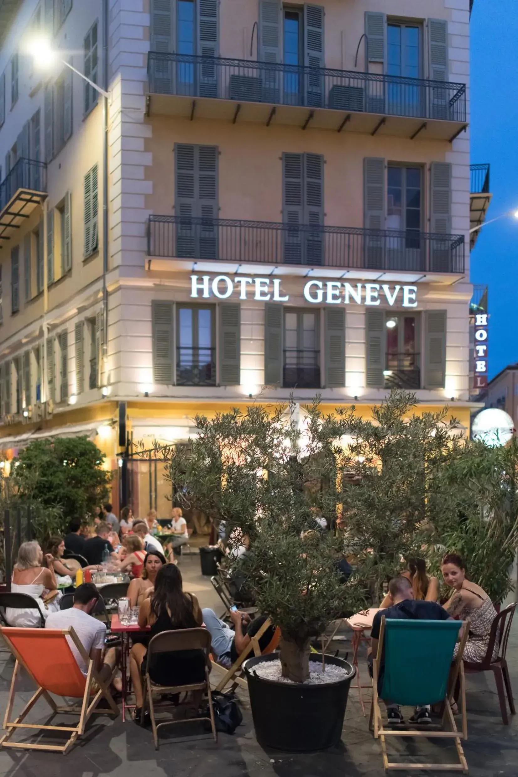 Restaurant/Places to Eat in Hotel Le G (ex Le Geneve)
