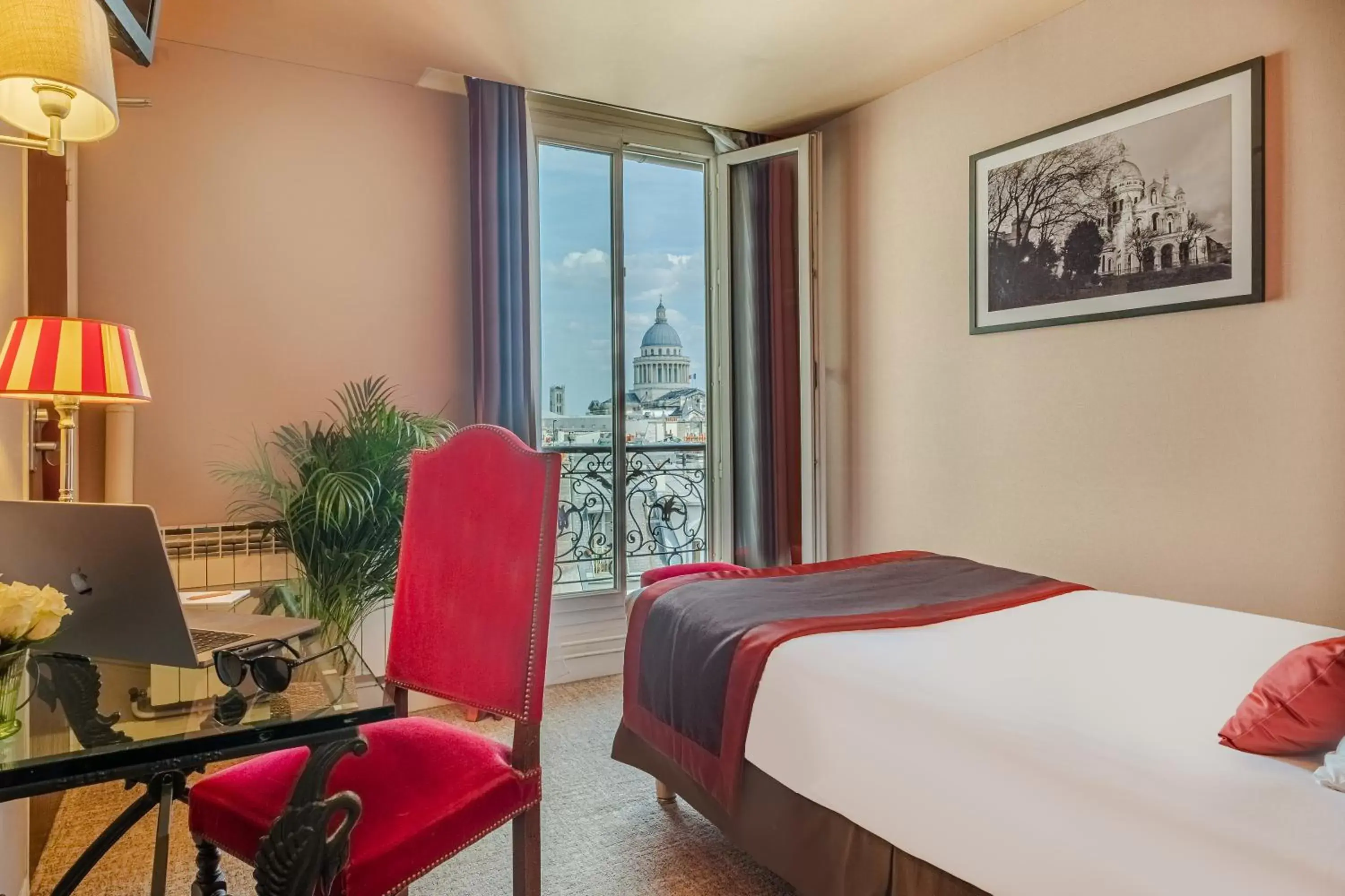 Bedroom in Hotel Trianon Rive Gauche