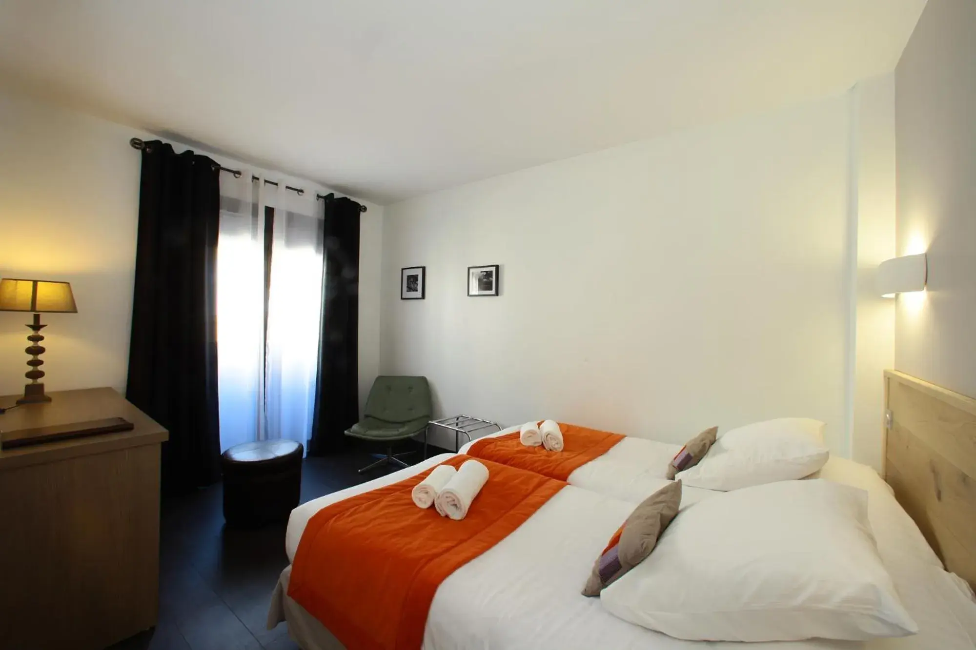 Bedroom, Bed in Hotel de Compostelle