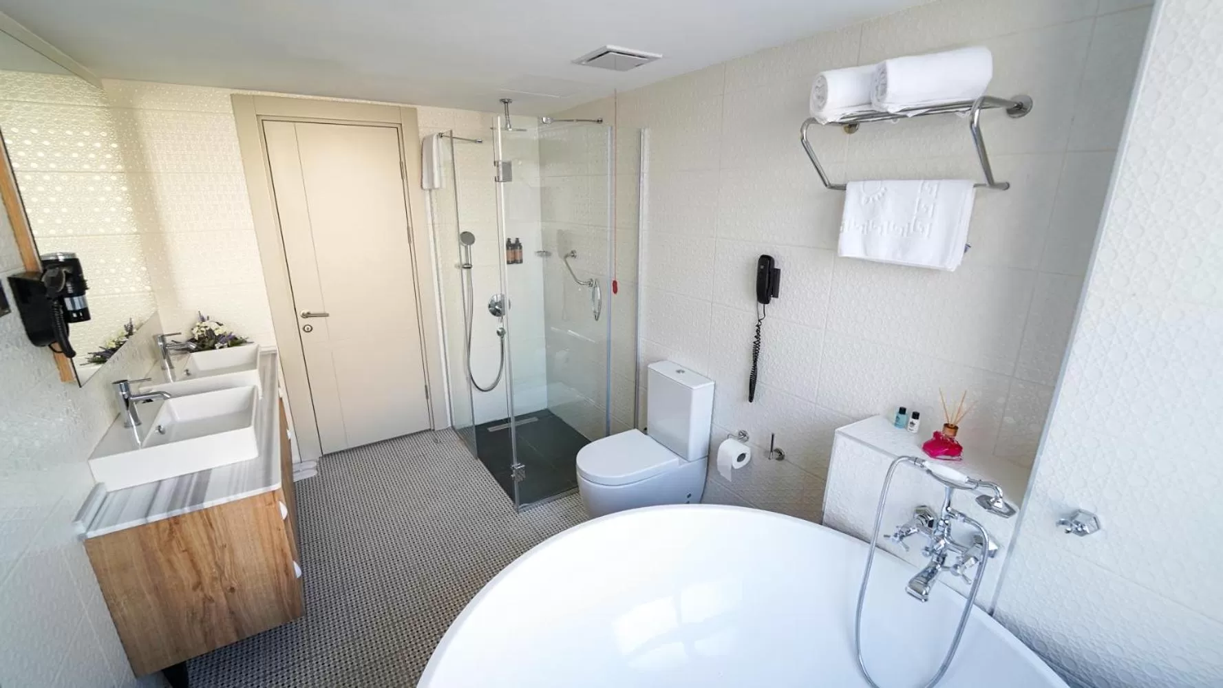 Shower in Grand Sirkeci Hotel