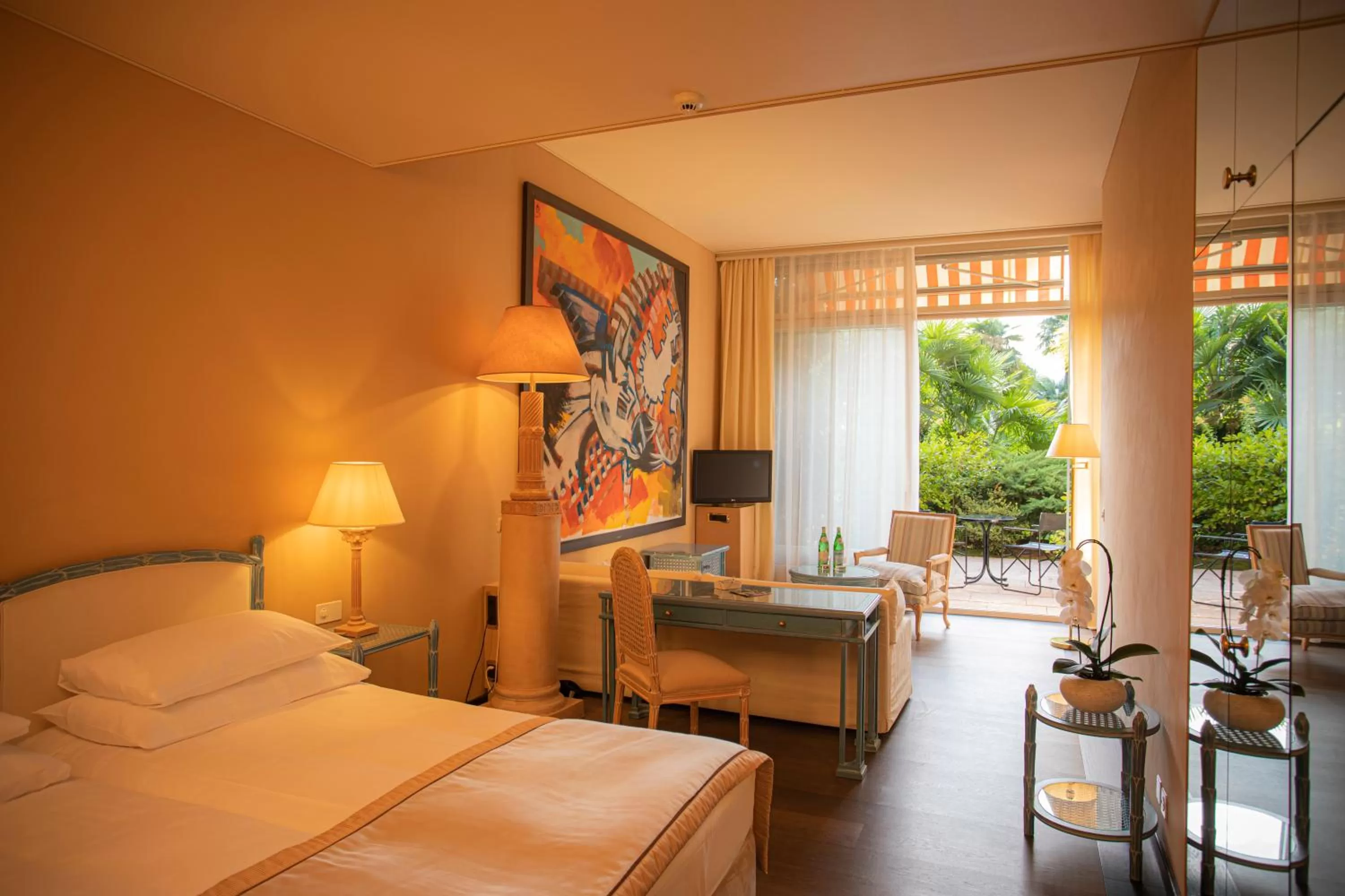 Photo of the whole room, Bed in Grand Hotel Villa Castagnola