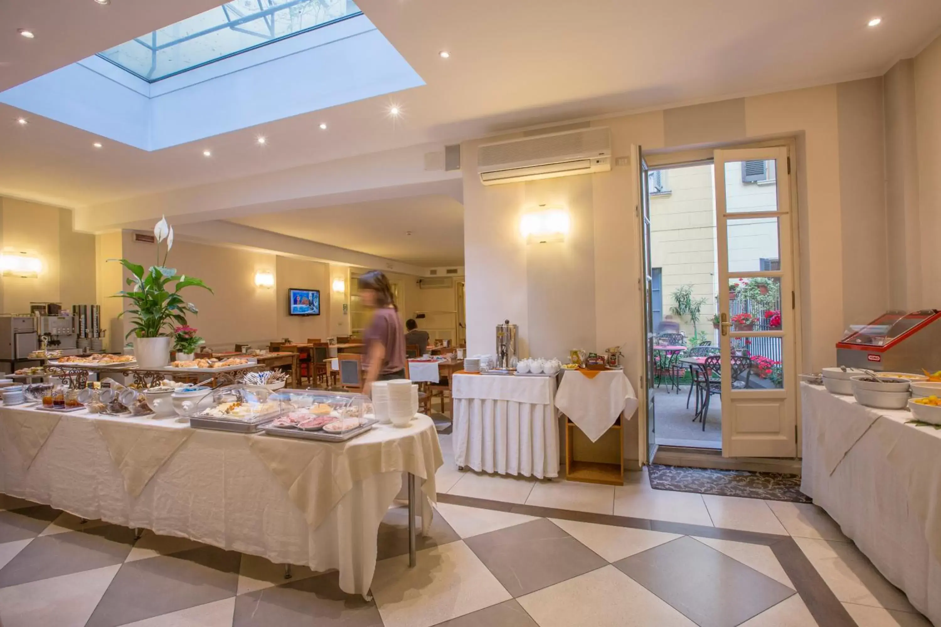 Restaurant/Places to Eat in Hotel Roma e Rocca Cavour