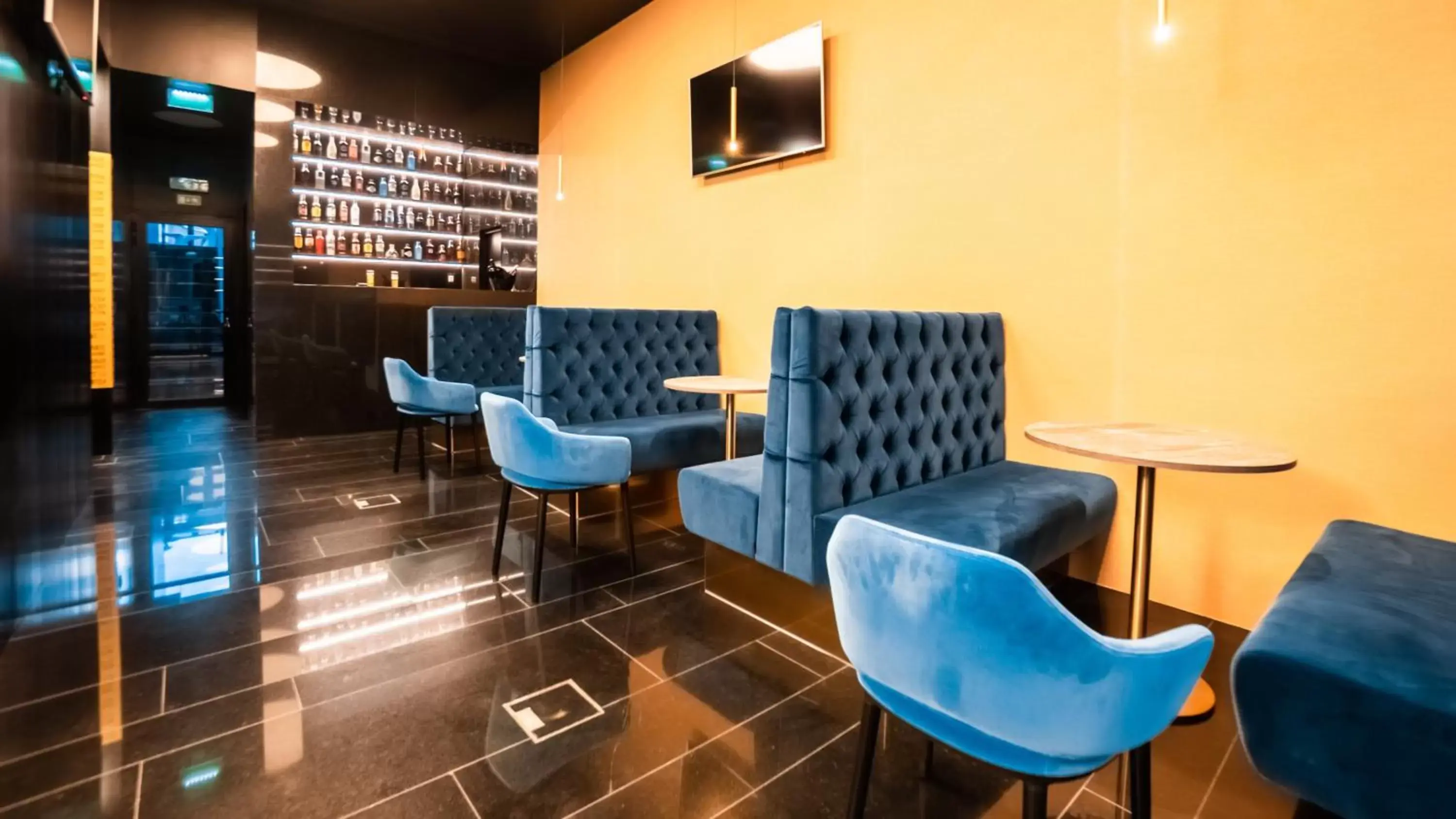 TV and multimedia, Lounge/Bar in Hills Hotel Lisboa