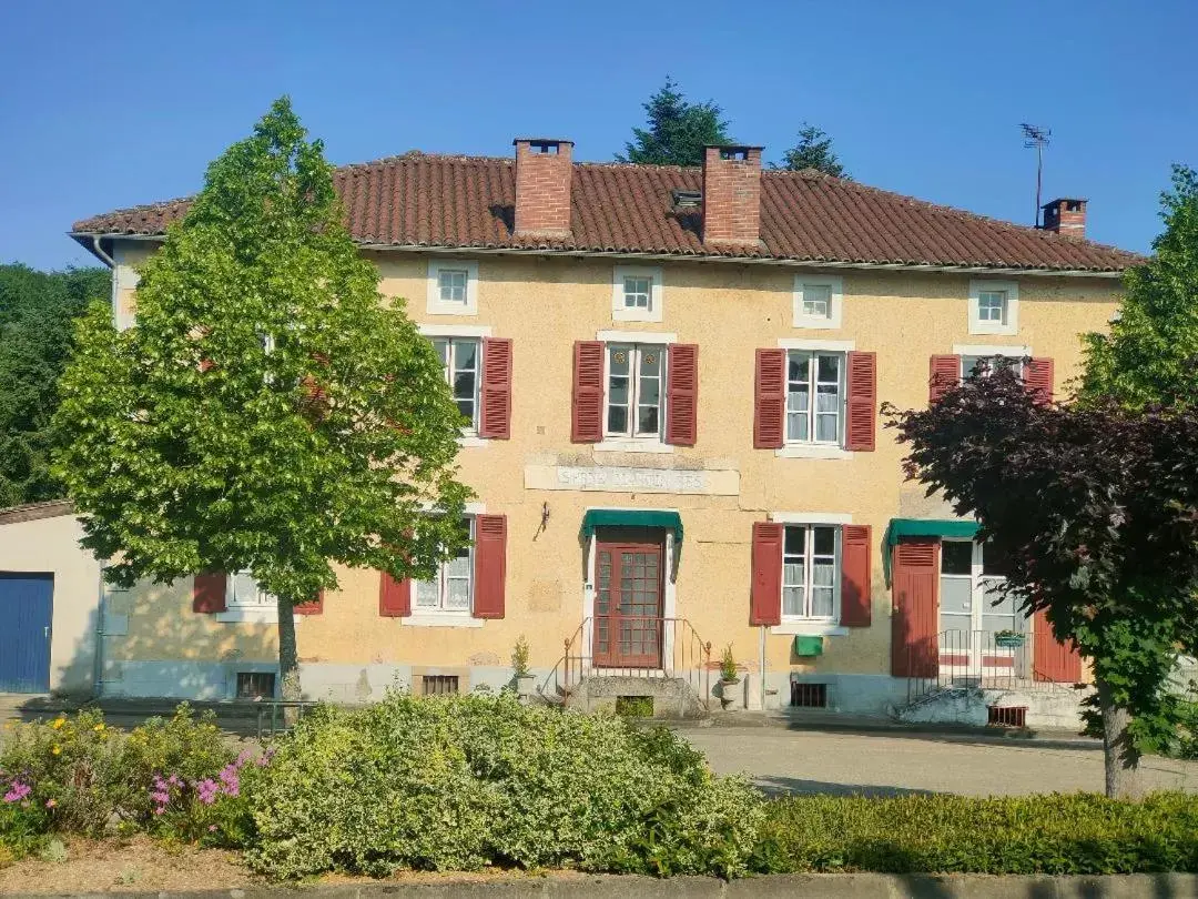 Property Building in L'ancienne Gendarmerie