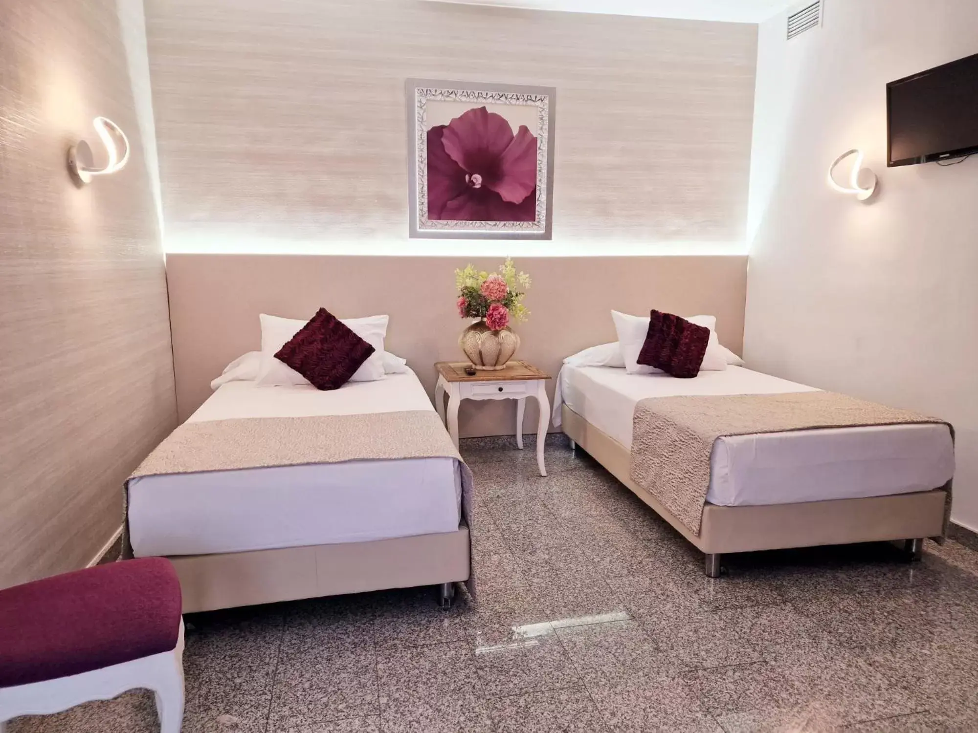 Bedroom, Bed in Hotel Plaza Del Castillo