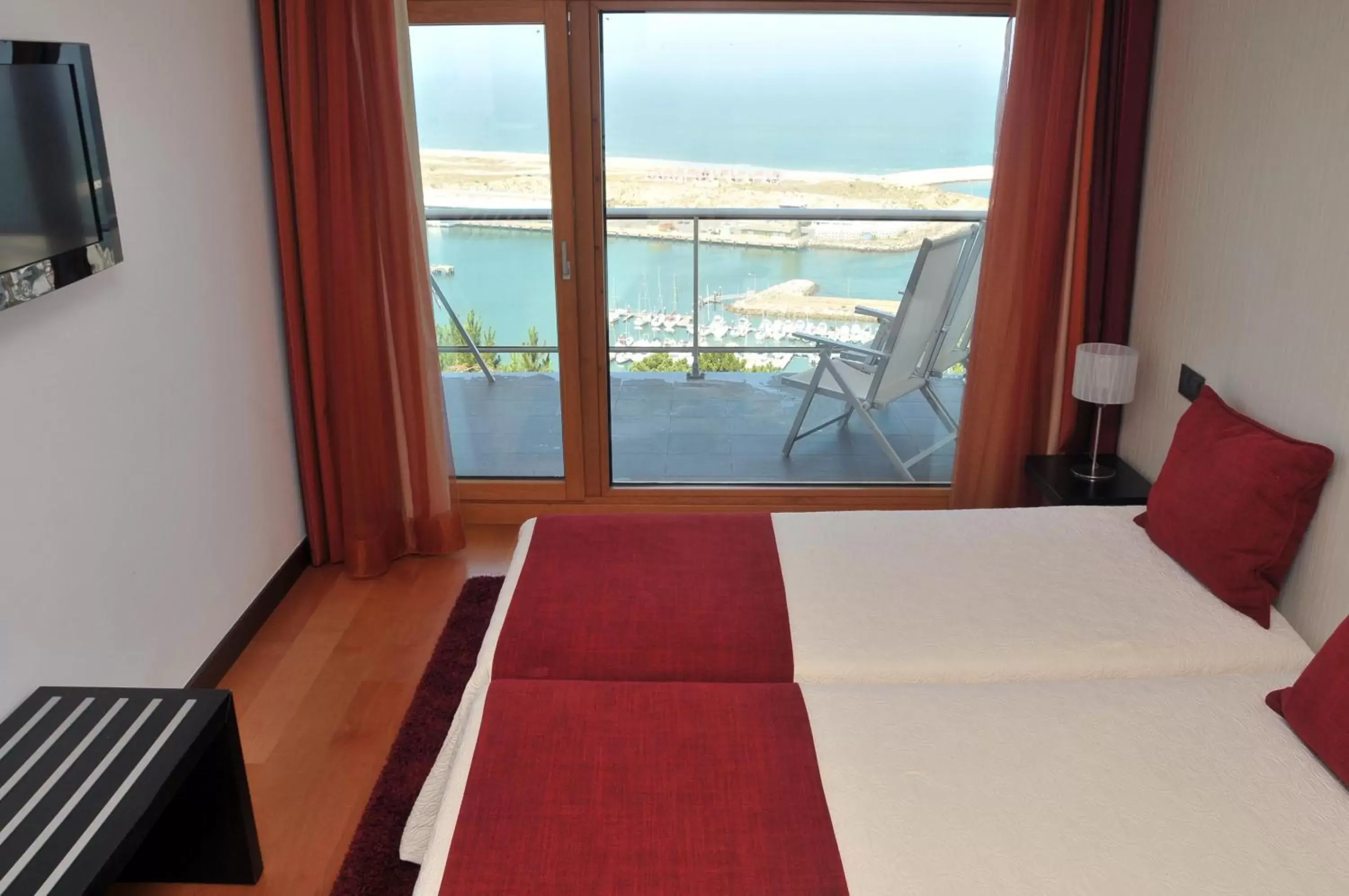 View (from property/room), Bed in Hotel Miramar Sul