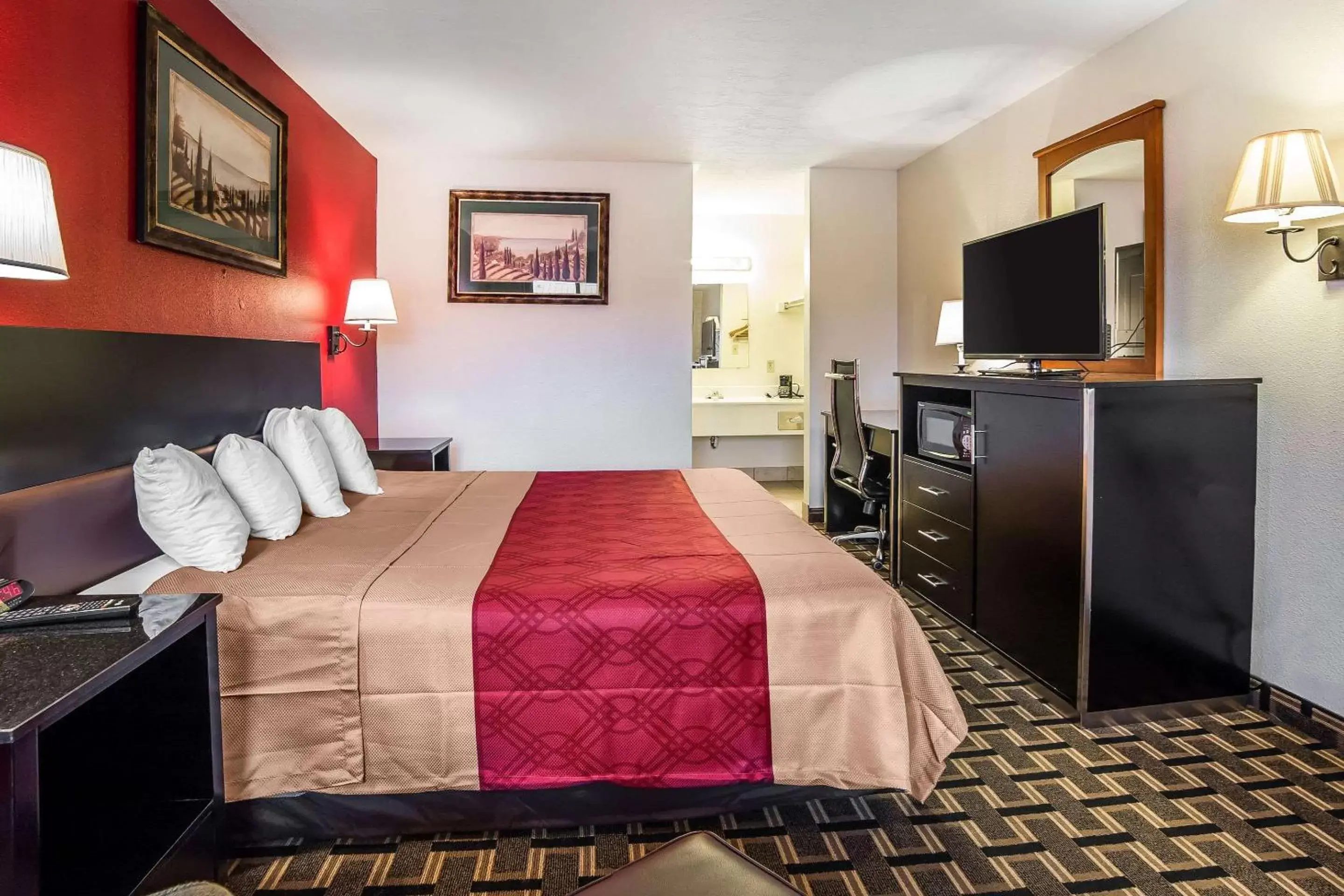 Photo of the whole room, Bed in Econo Lodge Downtown Salt Lake City