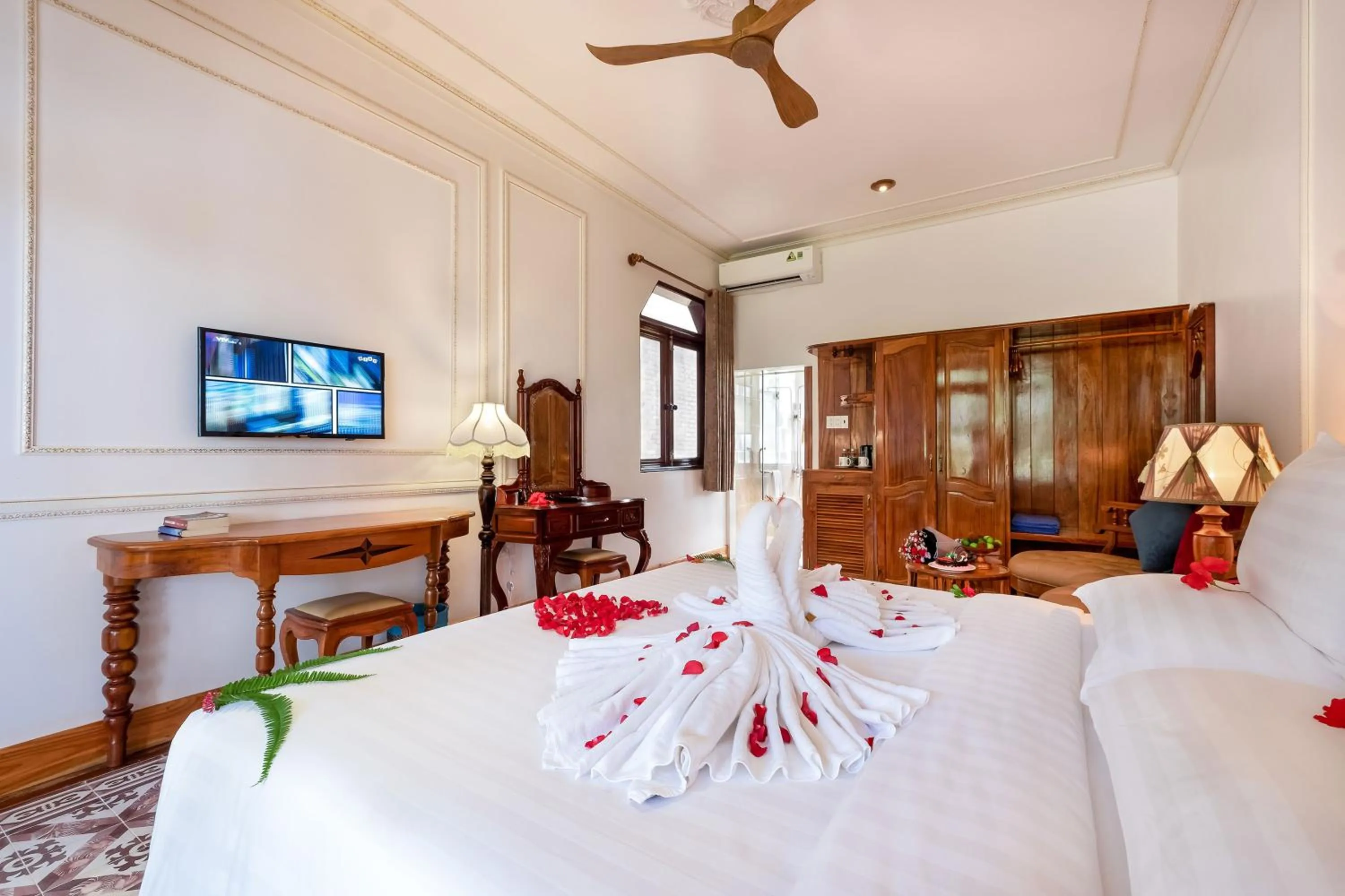 Photo of the whole room, Bed in Coco Palm Beach Resort