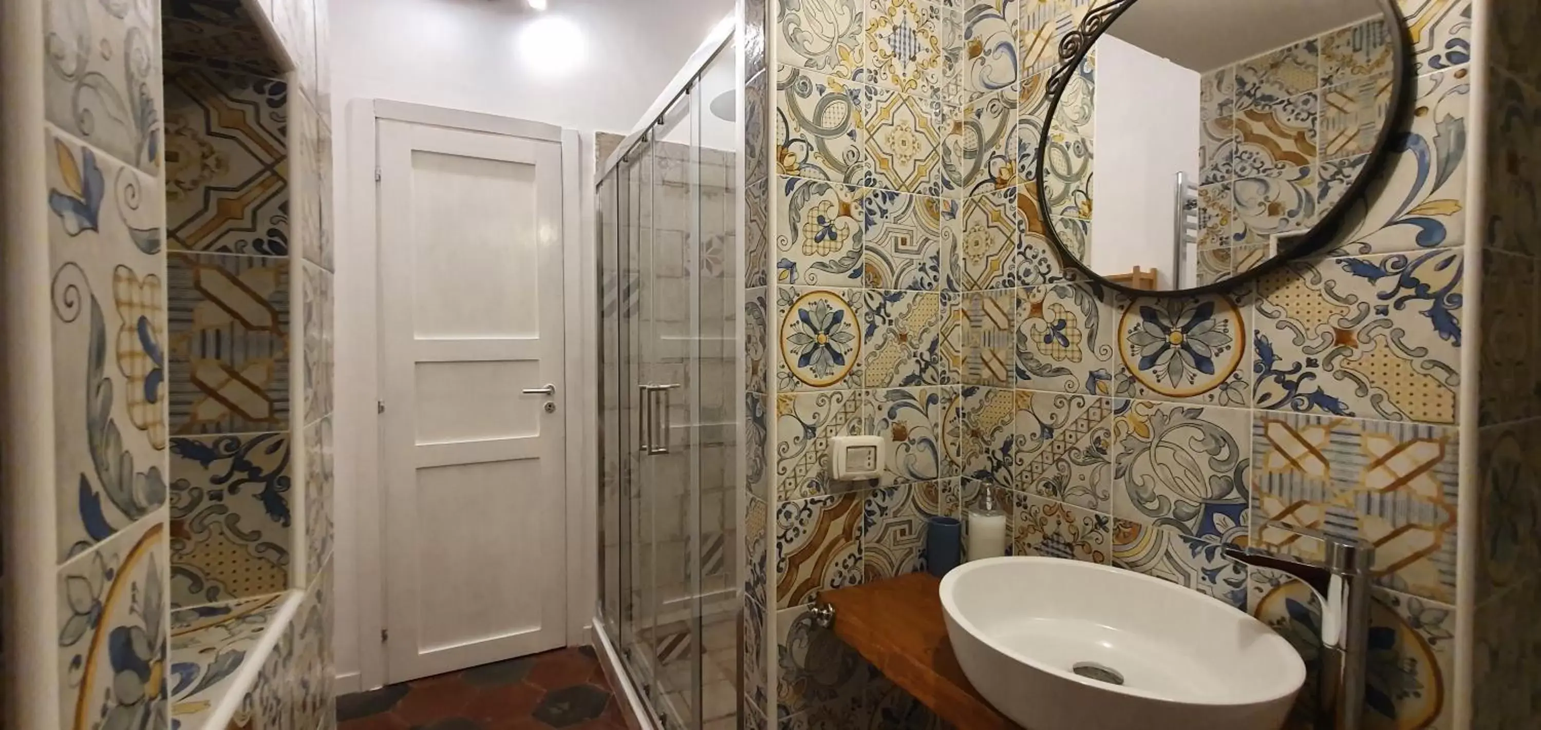 Shower, Bathroom in Spanish Palace Rooms, Suites Apartments & Terraces
