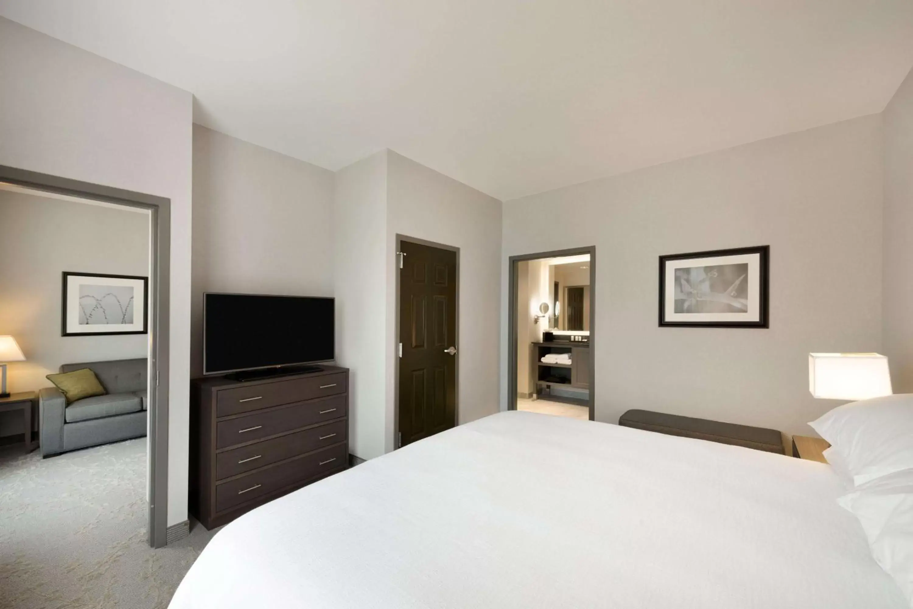 Bedroom, Bed in Embassy Suites Charlotte/Ayrsley