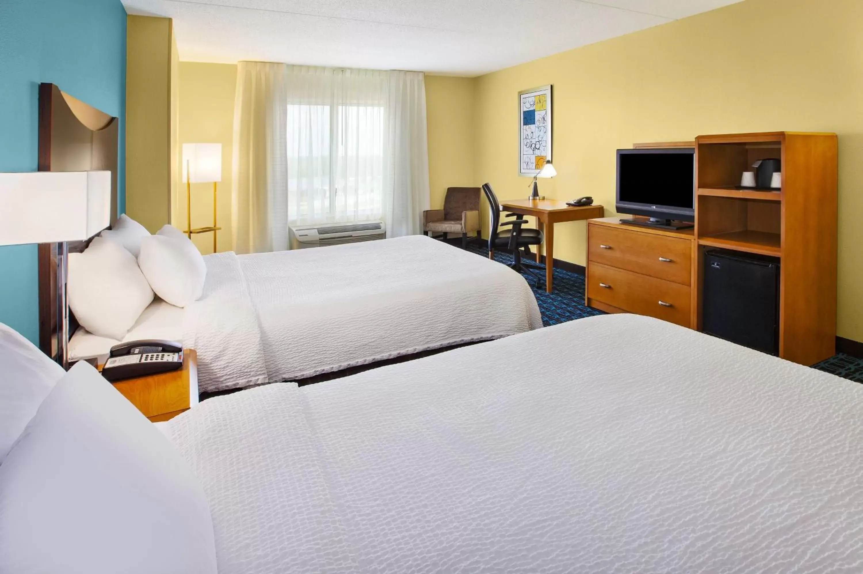 Bed in Fairfield Inn & Suites by Marriott Lexington North