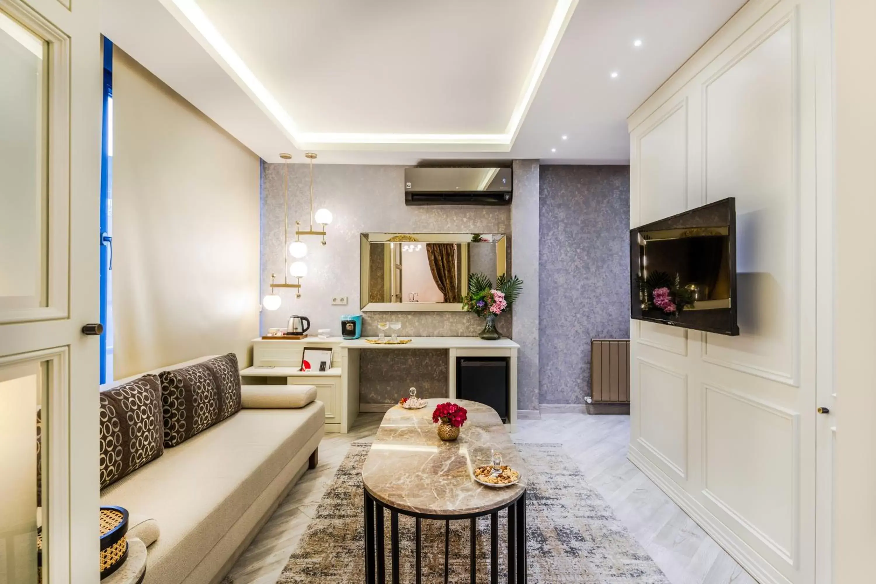 TV and multimedia, Kitchen/Kitchenette in Ayramin Hotel Taksim